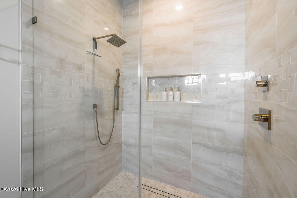 100558848 | Photo 27