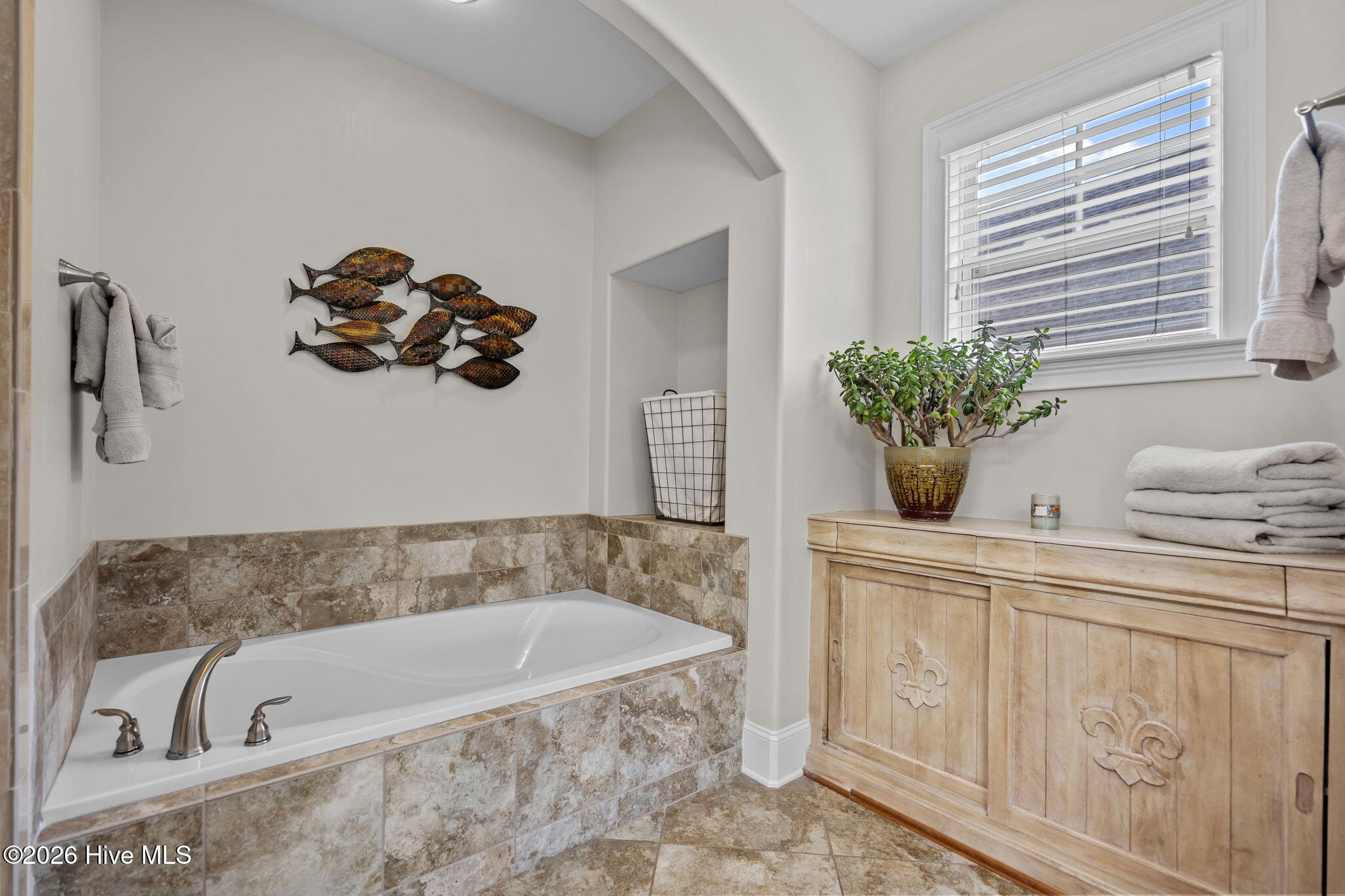 100564215 | Photo 29