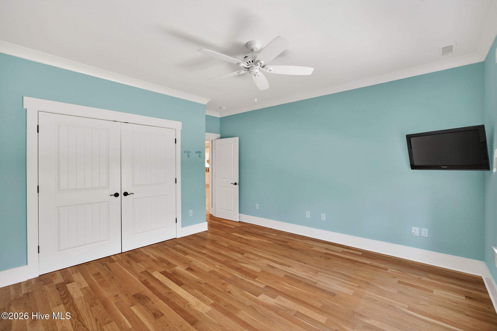 100548622 | Photo 31