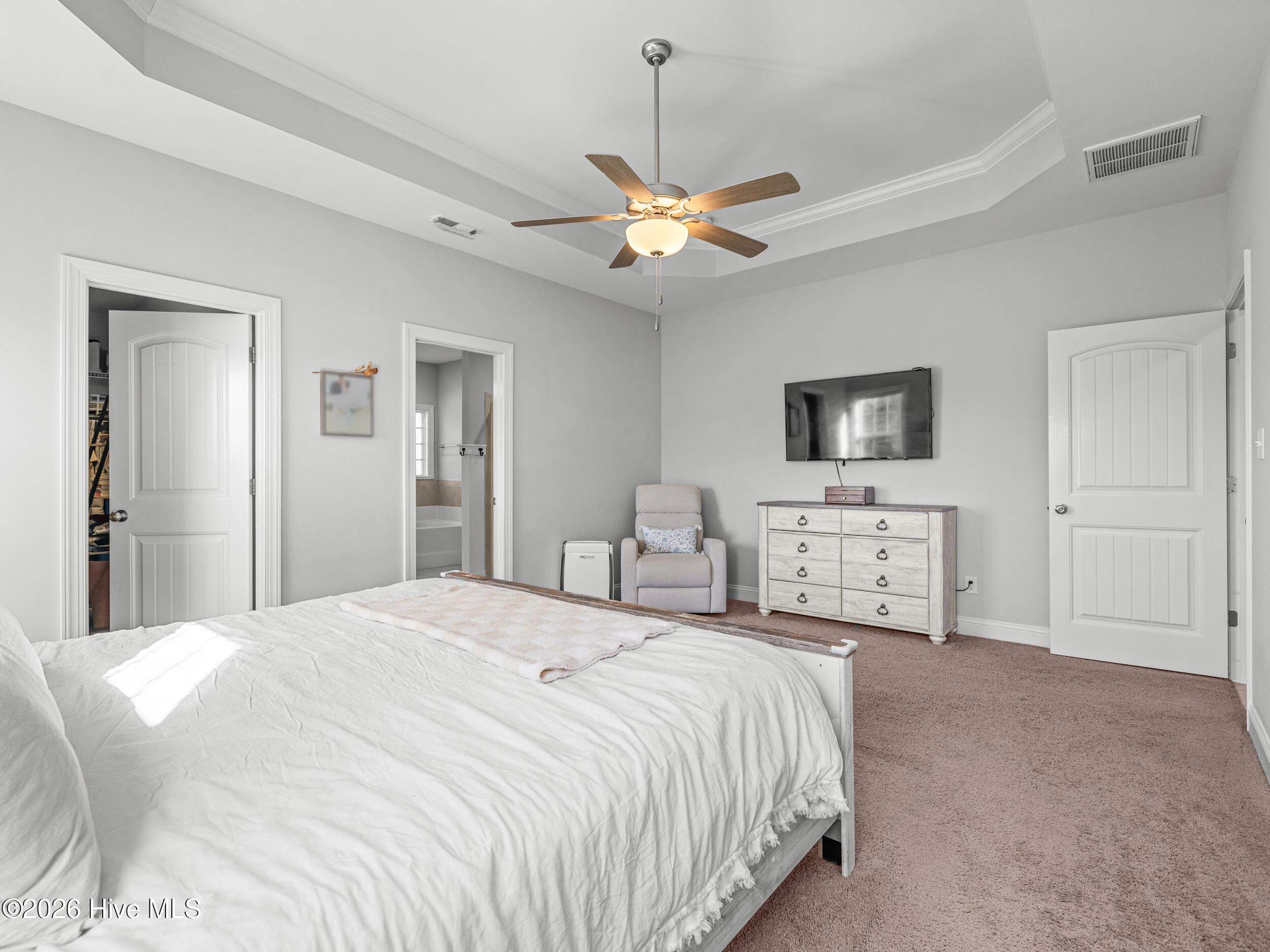 100553436 | Photo 30