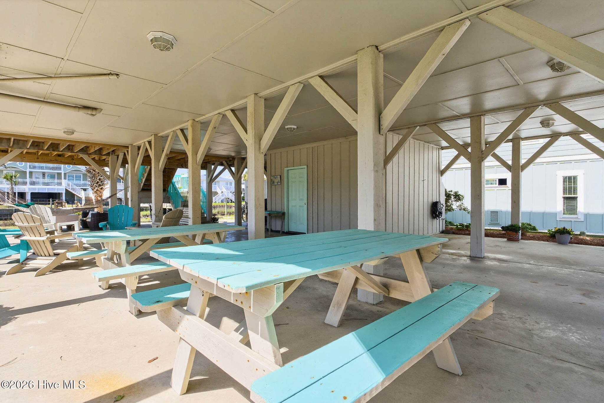 100560739 | Photo 41