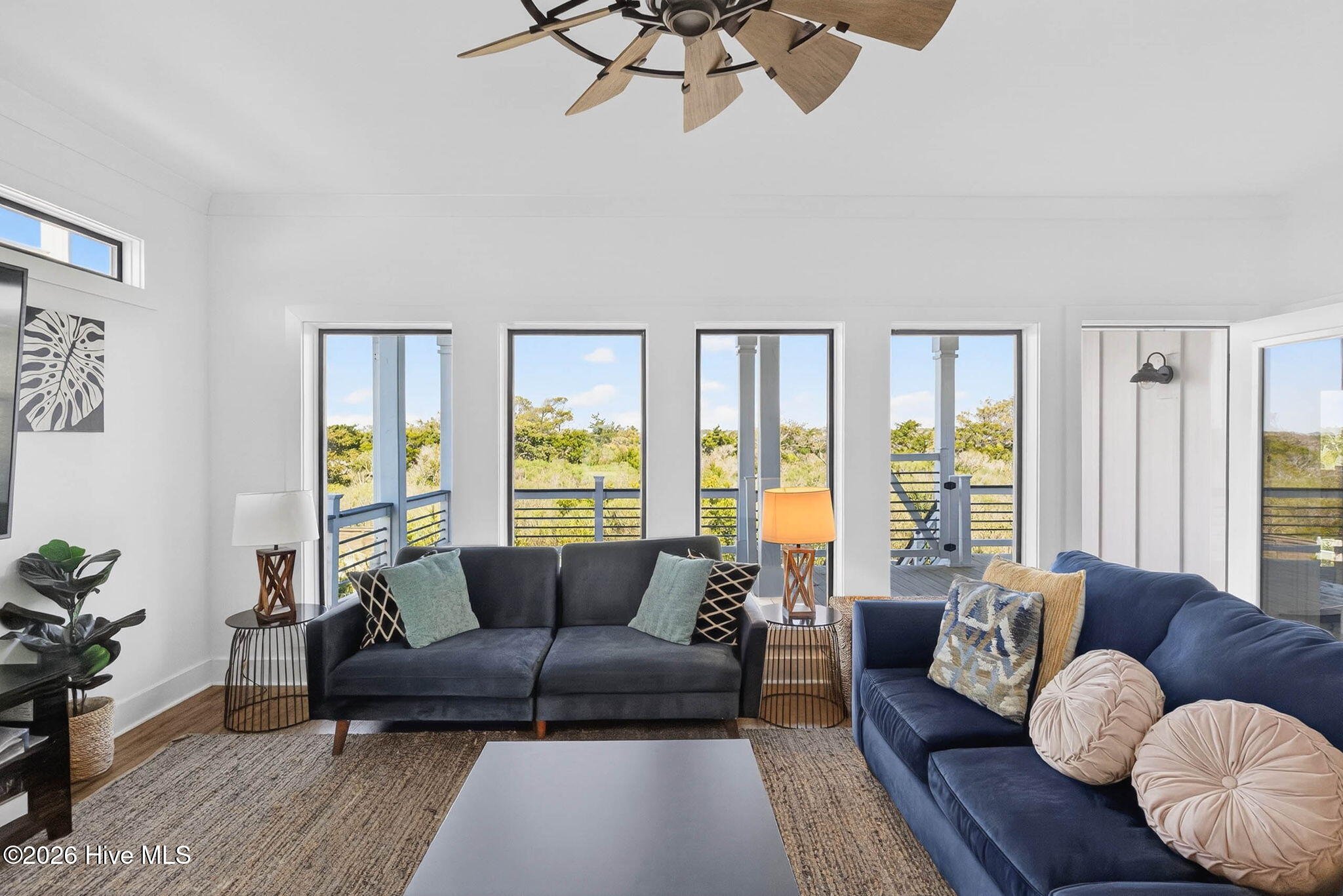 100561676 | Photo 24