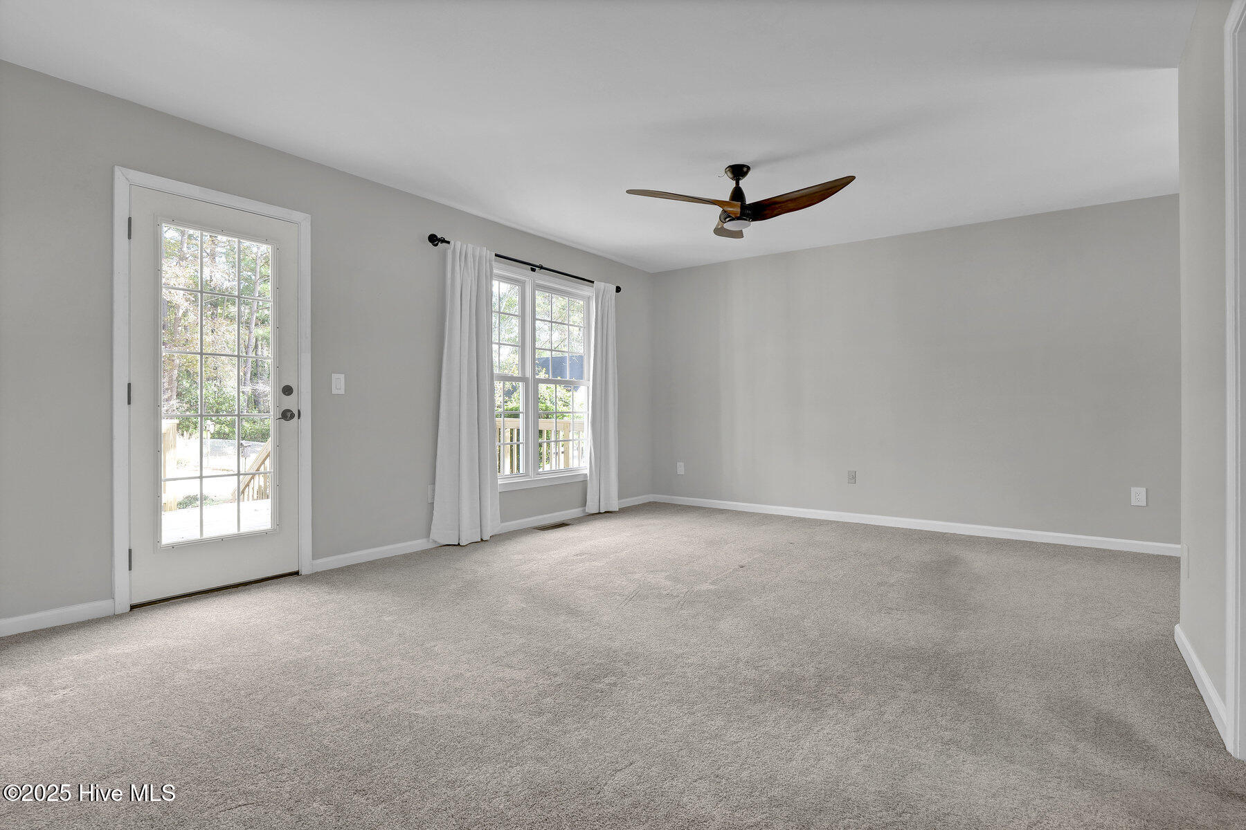 100545503 | Photo 36