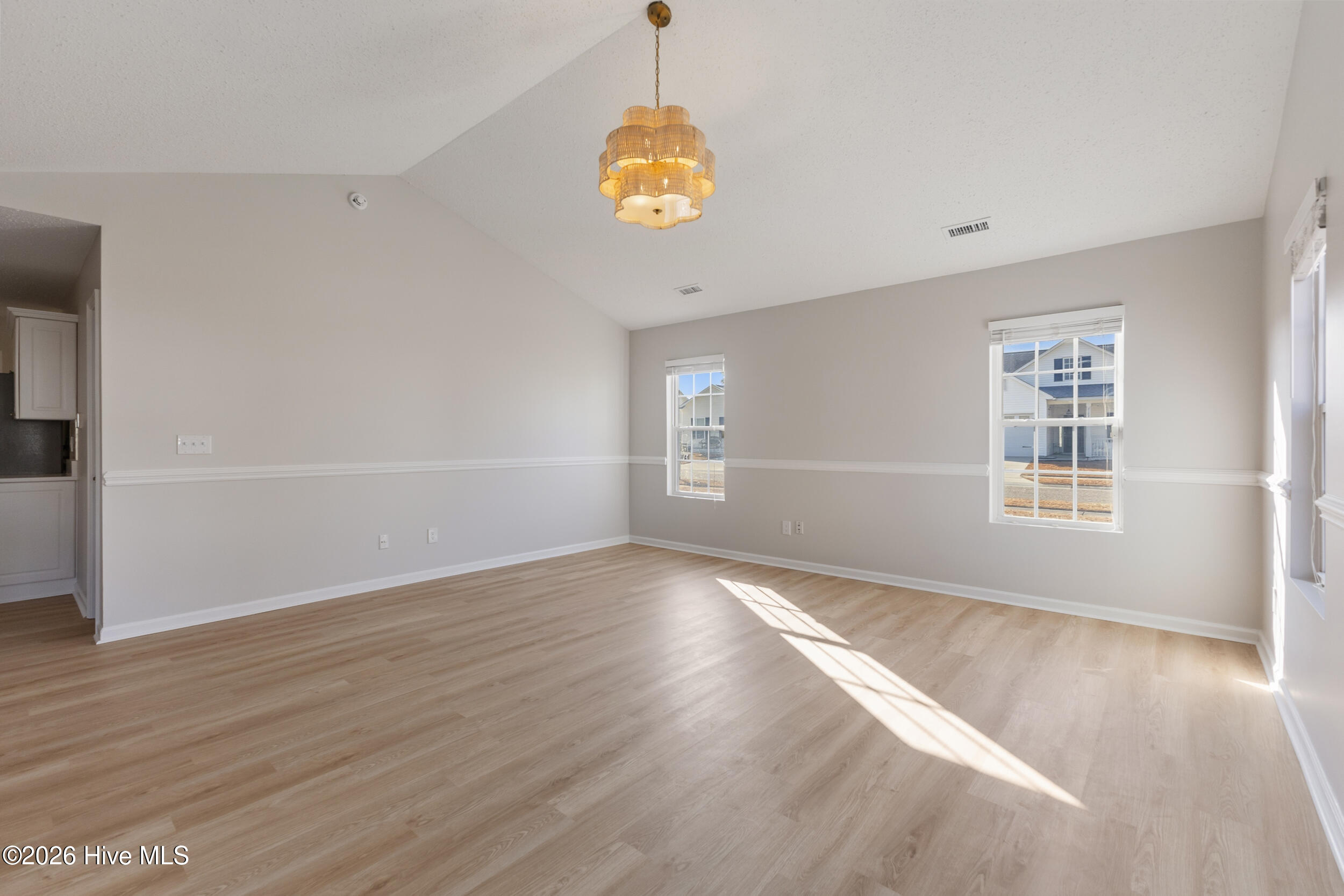 100553456 | Photo 11