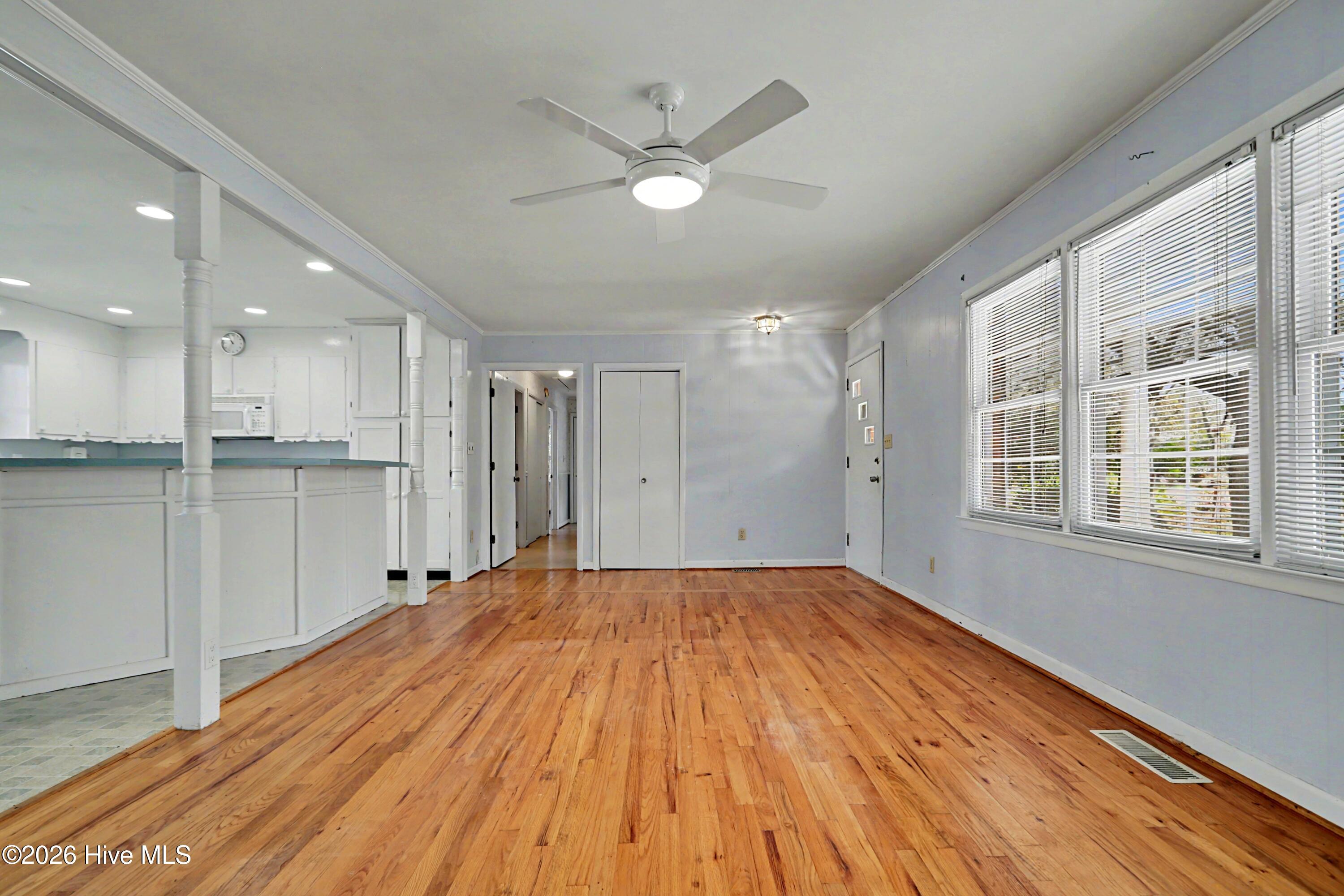 100561205 | Photo 11