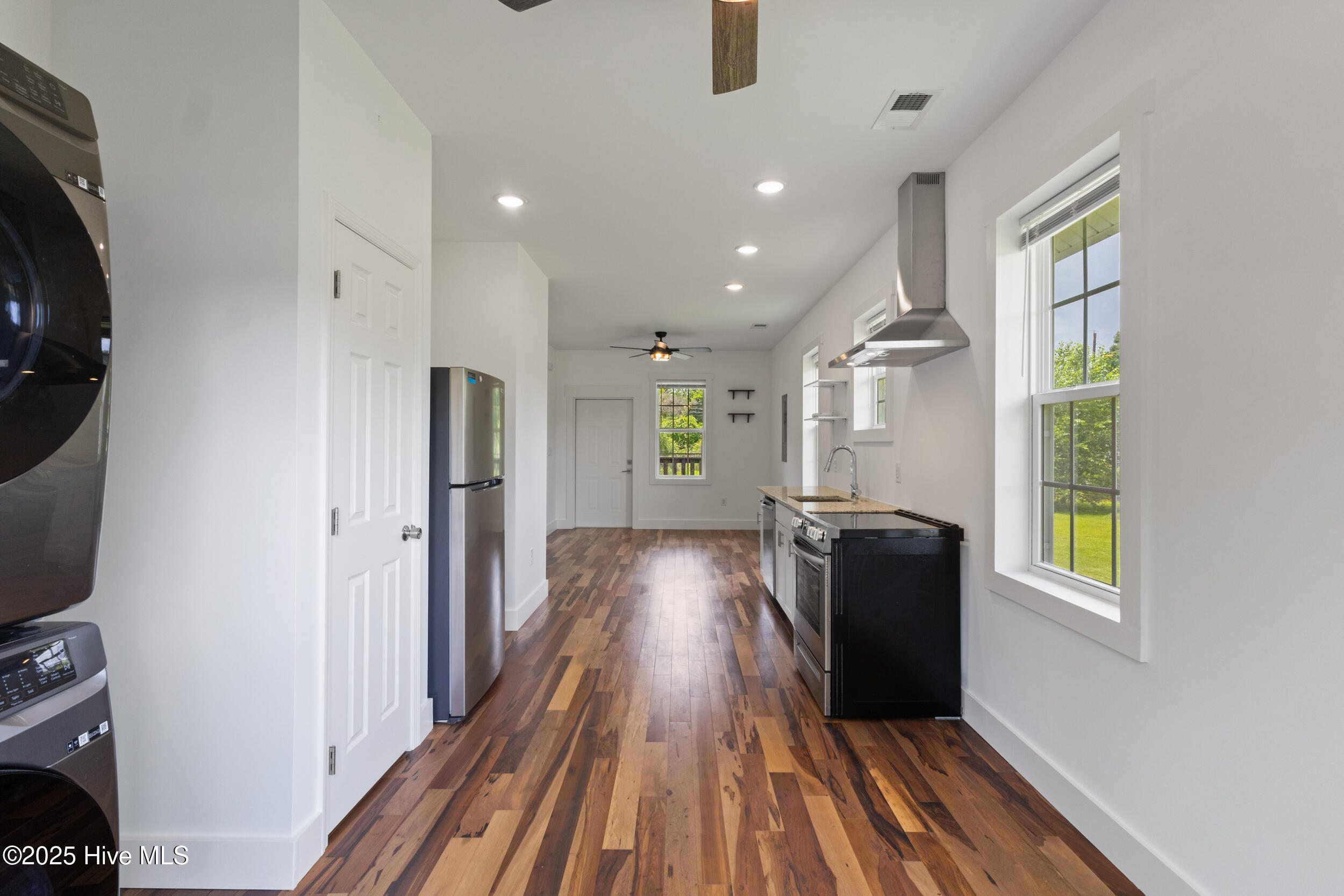 100513761 | Photo 12