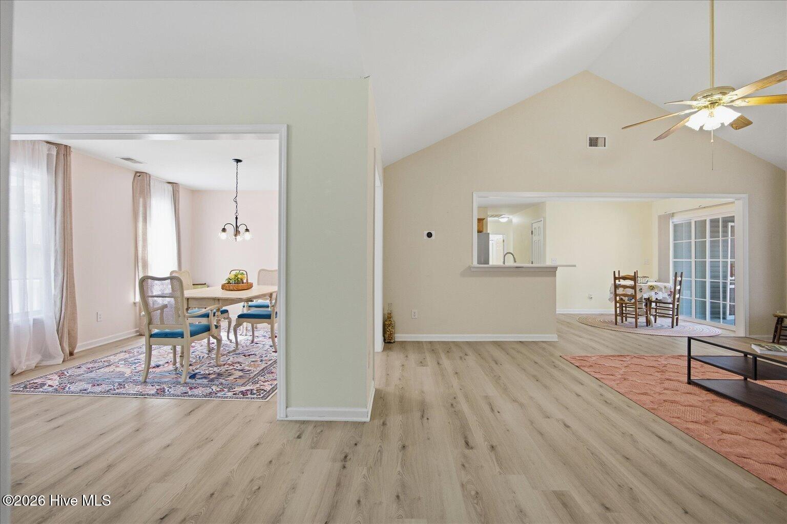 100558817 | Photo 15