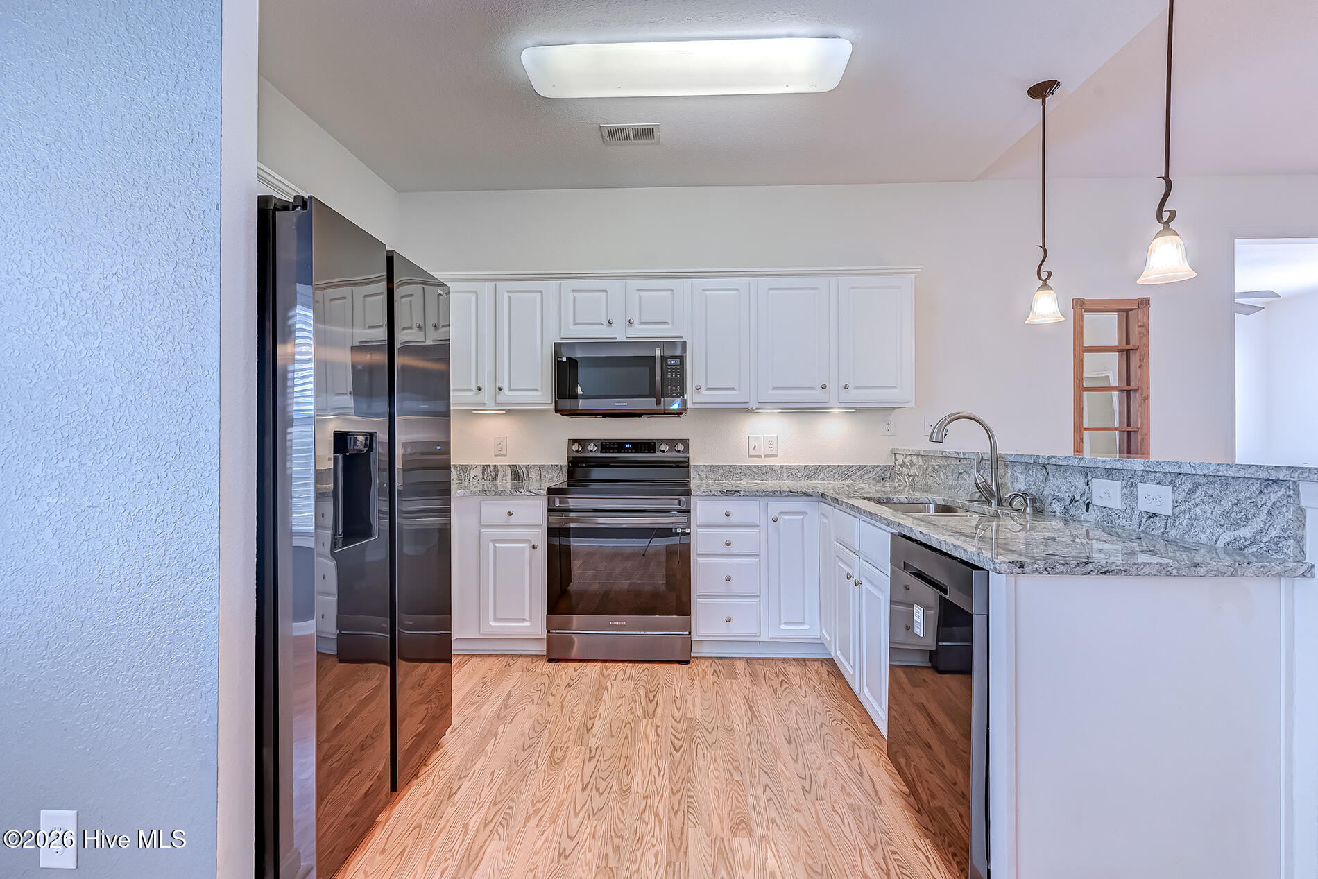 100563613 | Photo 25