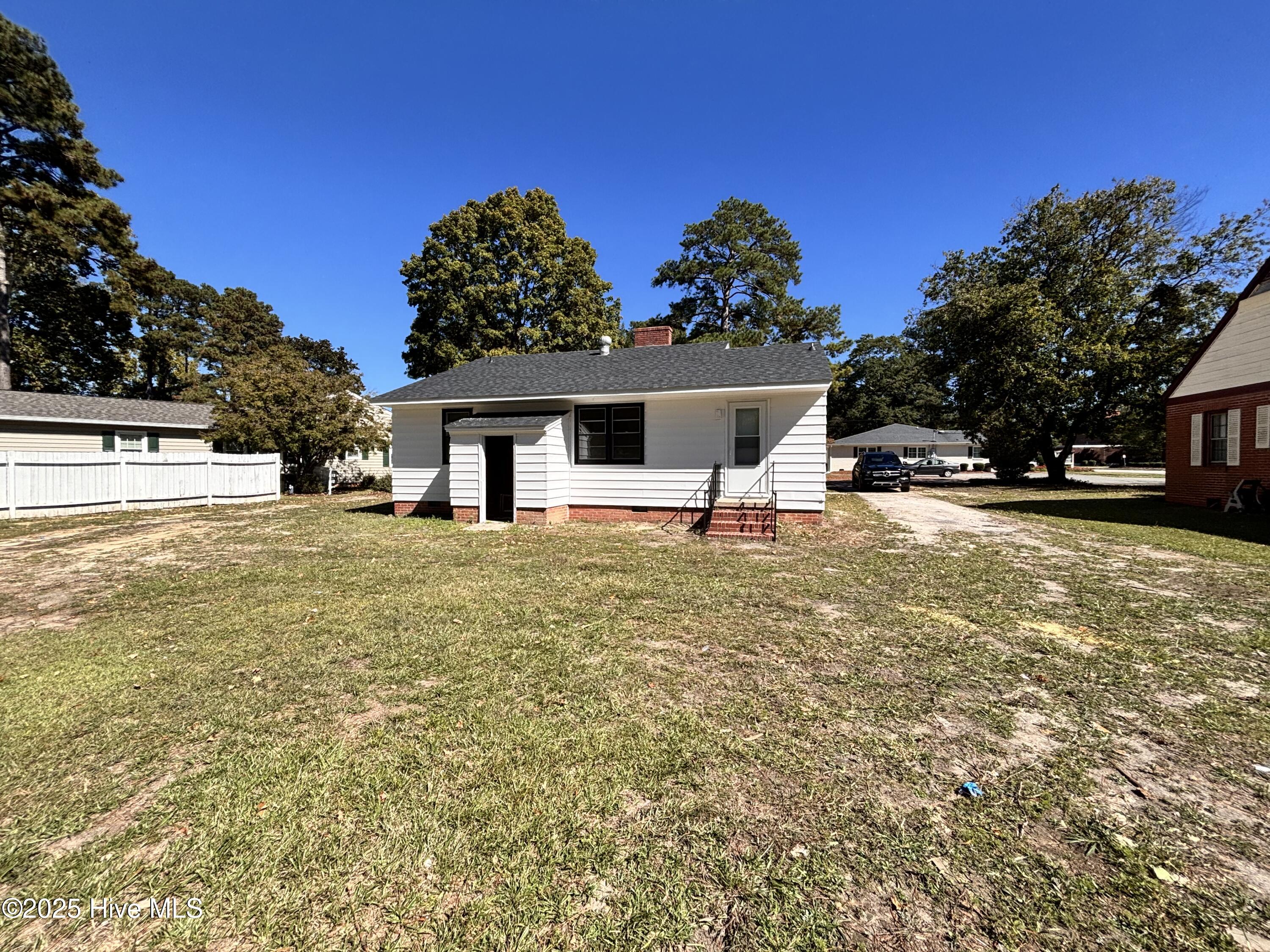 Homes for sale in Clinton, NC | 401 Vann Dr, Clinton, NC 28328 | MLS# 100537099