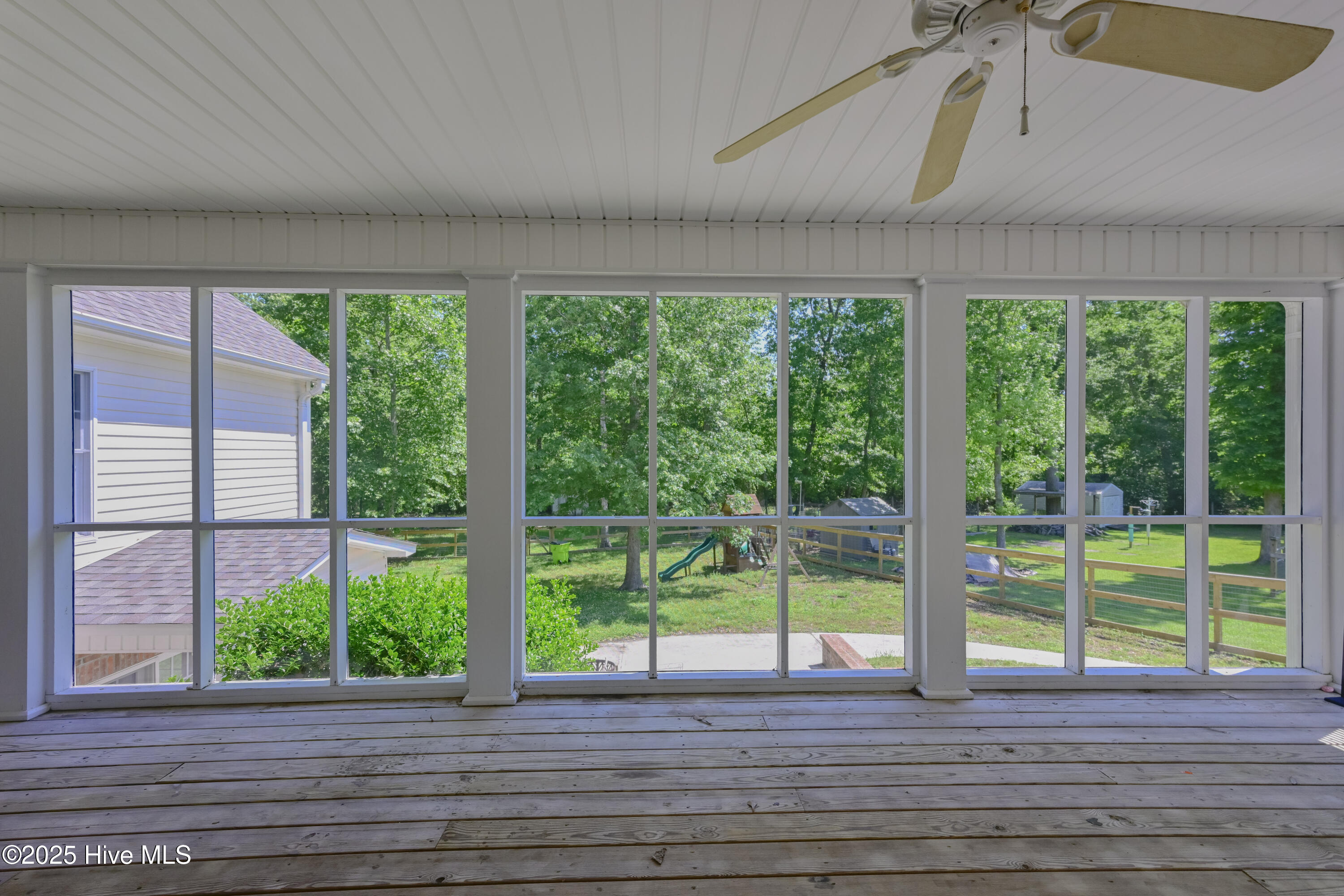 100543665 | Photo 34