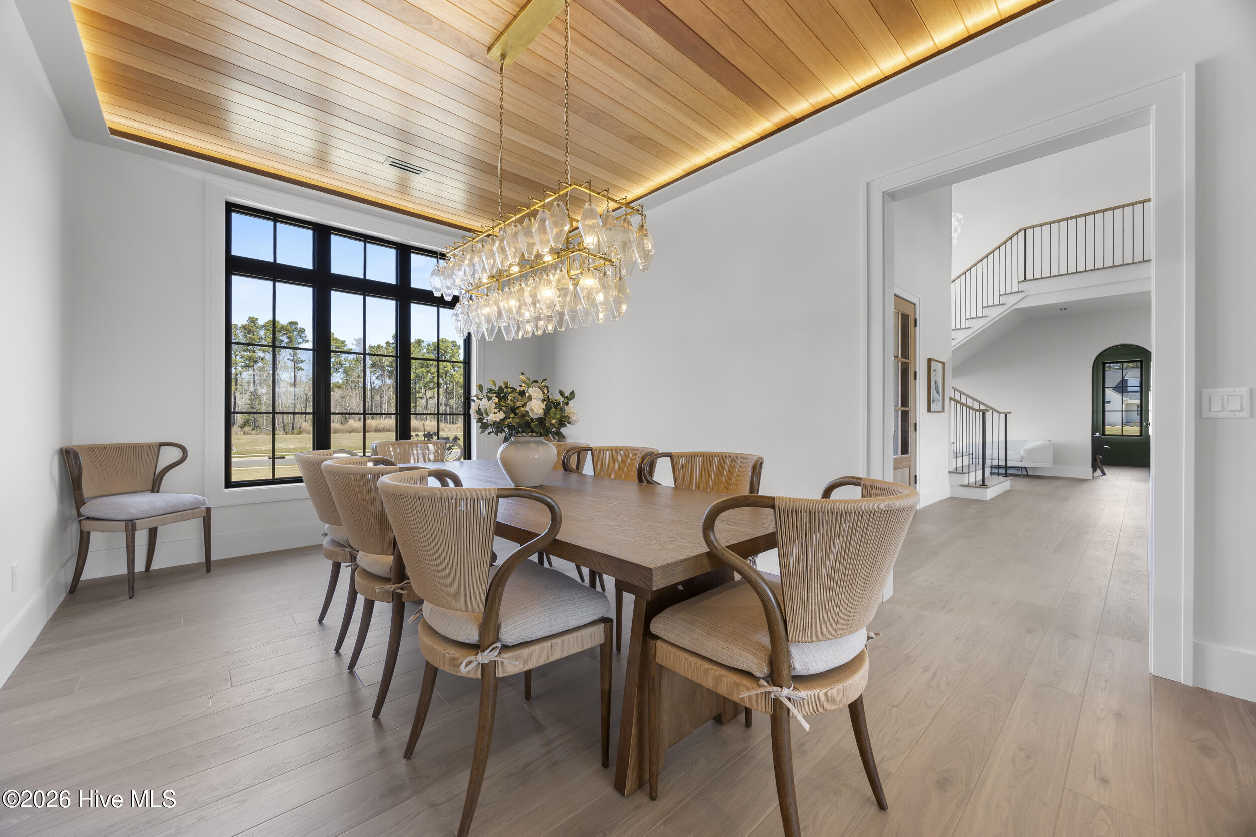 100561987 | Photo 34