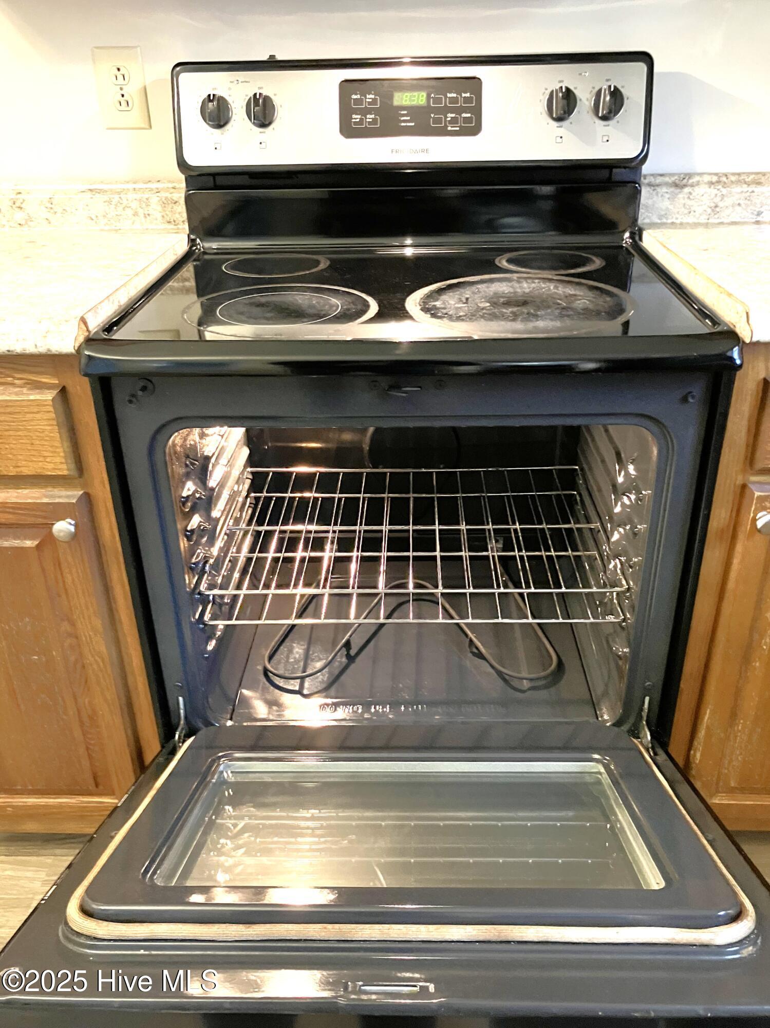 100545920 | Photo 13