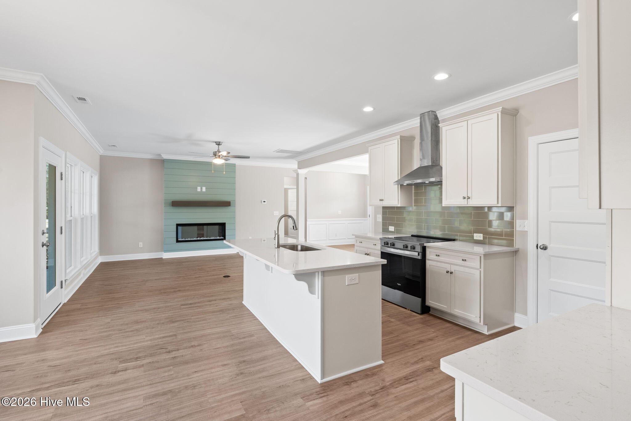 100537582 | Photo 17