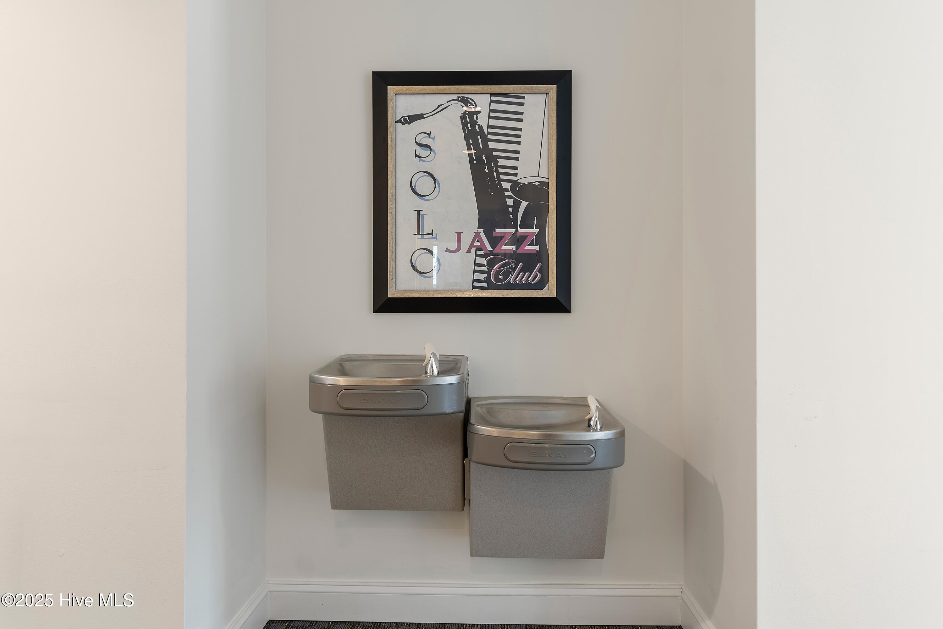 100491717 | Photo 77