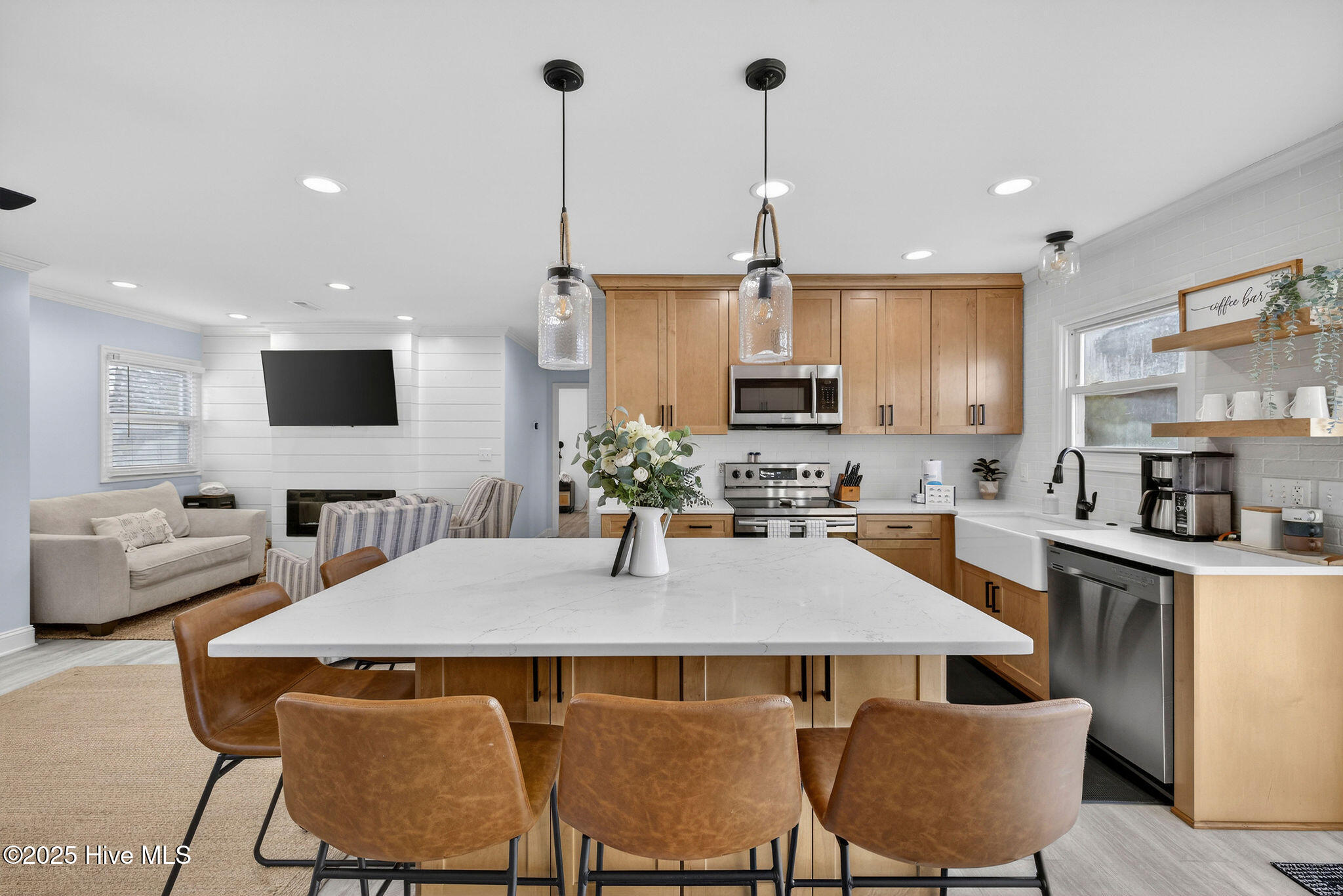 100544240 | Photo 12