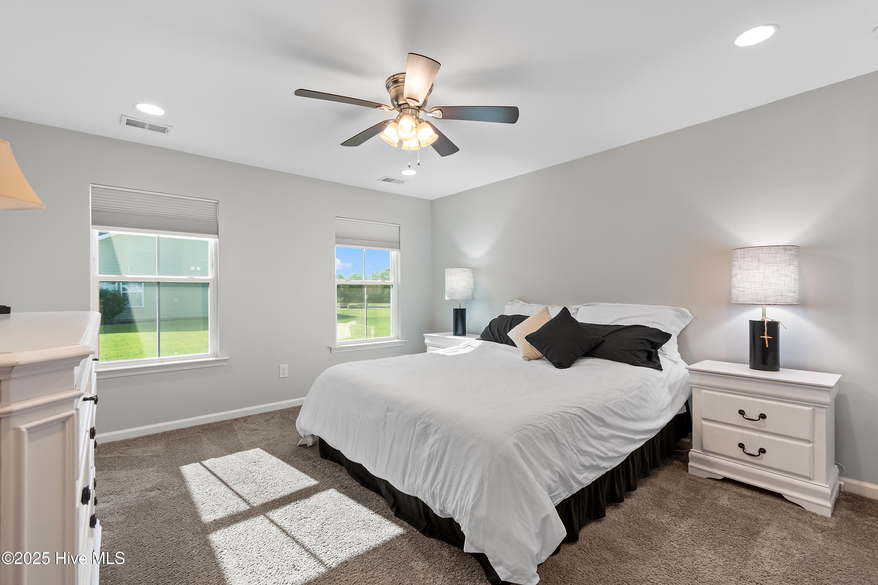 100535031 | Photo 24