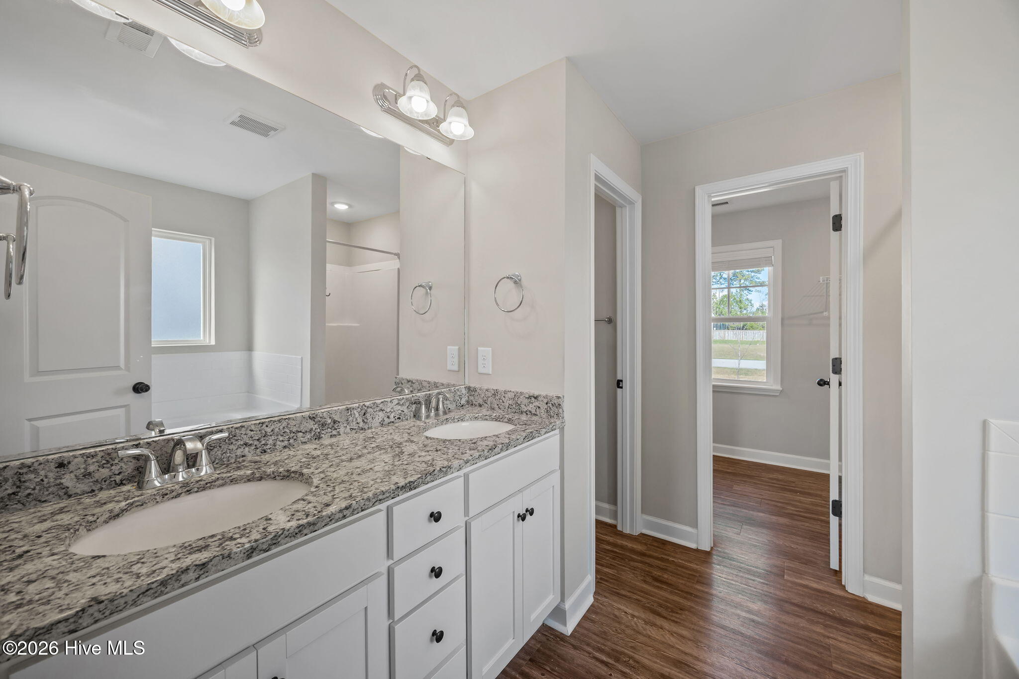 100559276 | Photo 15