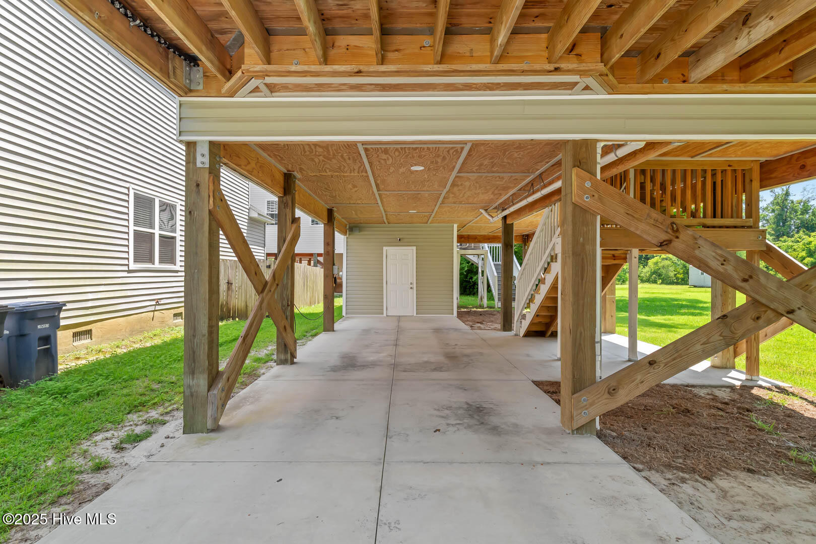 100516062 | Photo 54