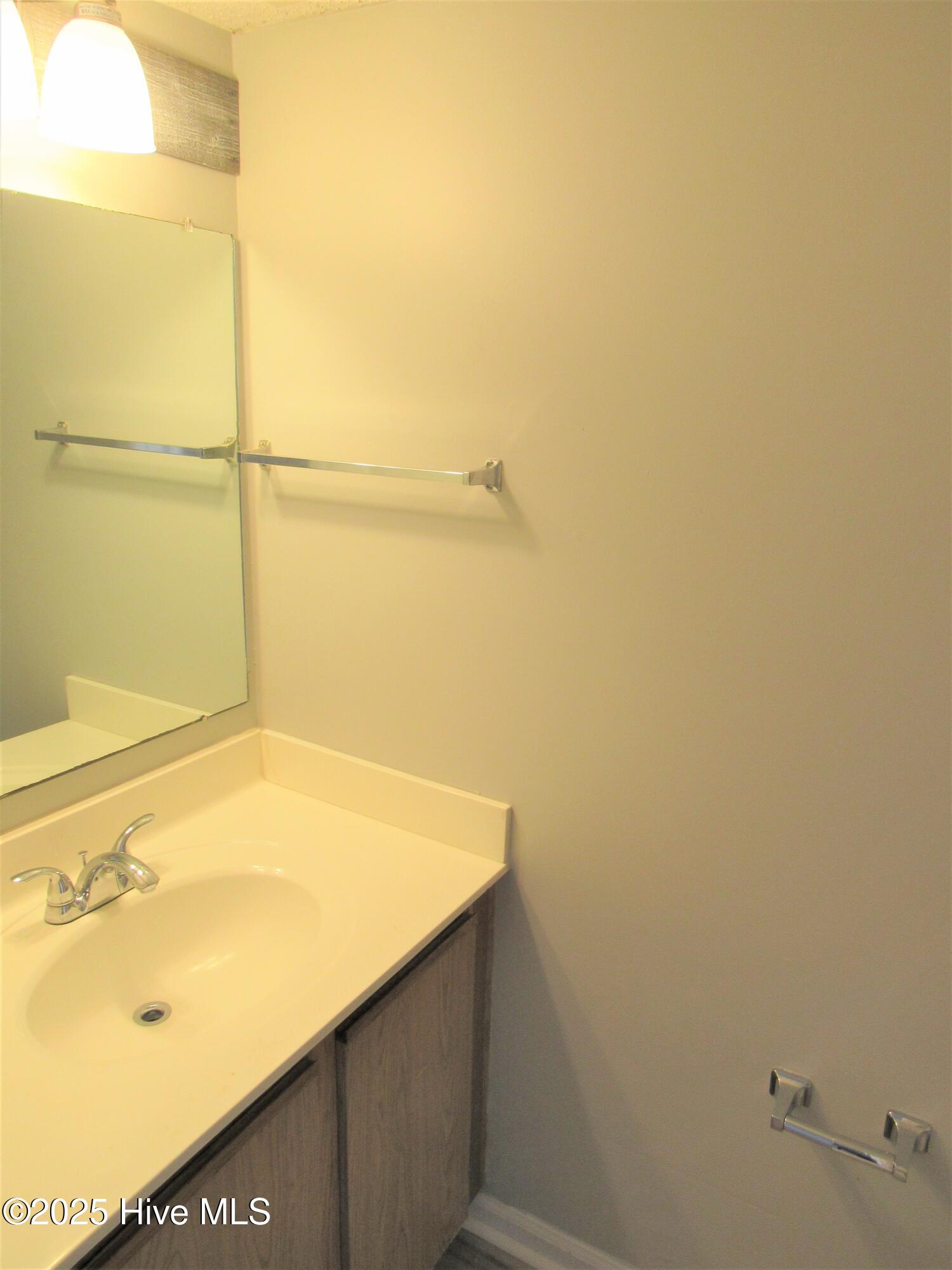 100566758 | Photo 12