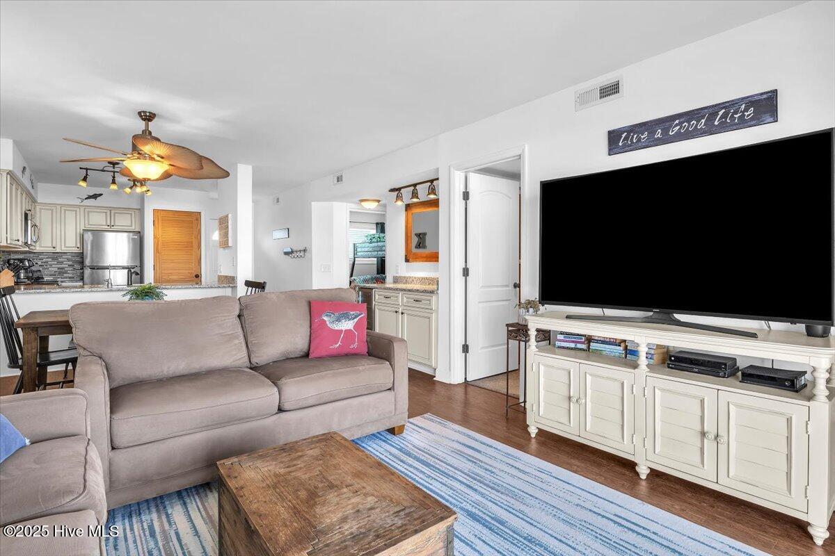 100558526 | Photo 12