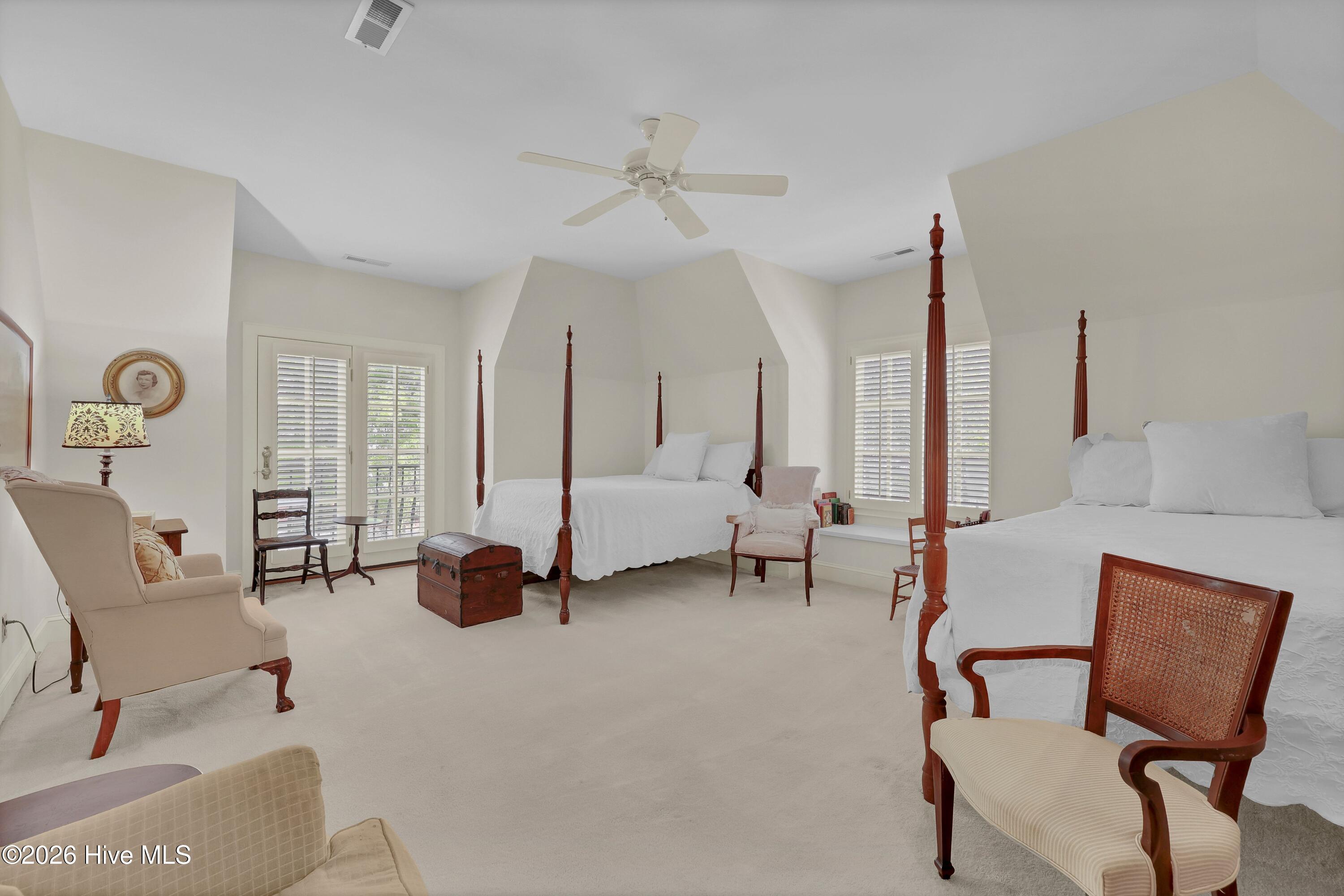 100567491 | Photo 35