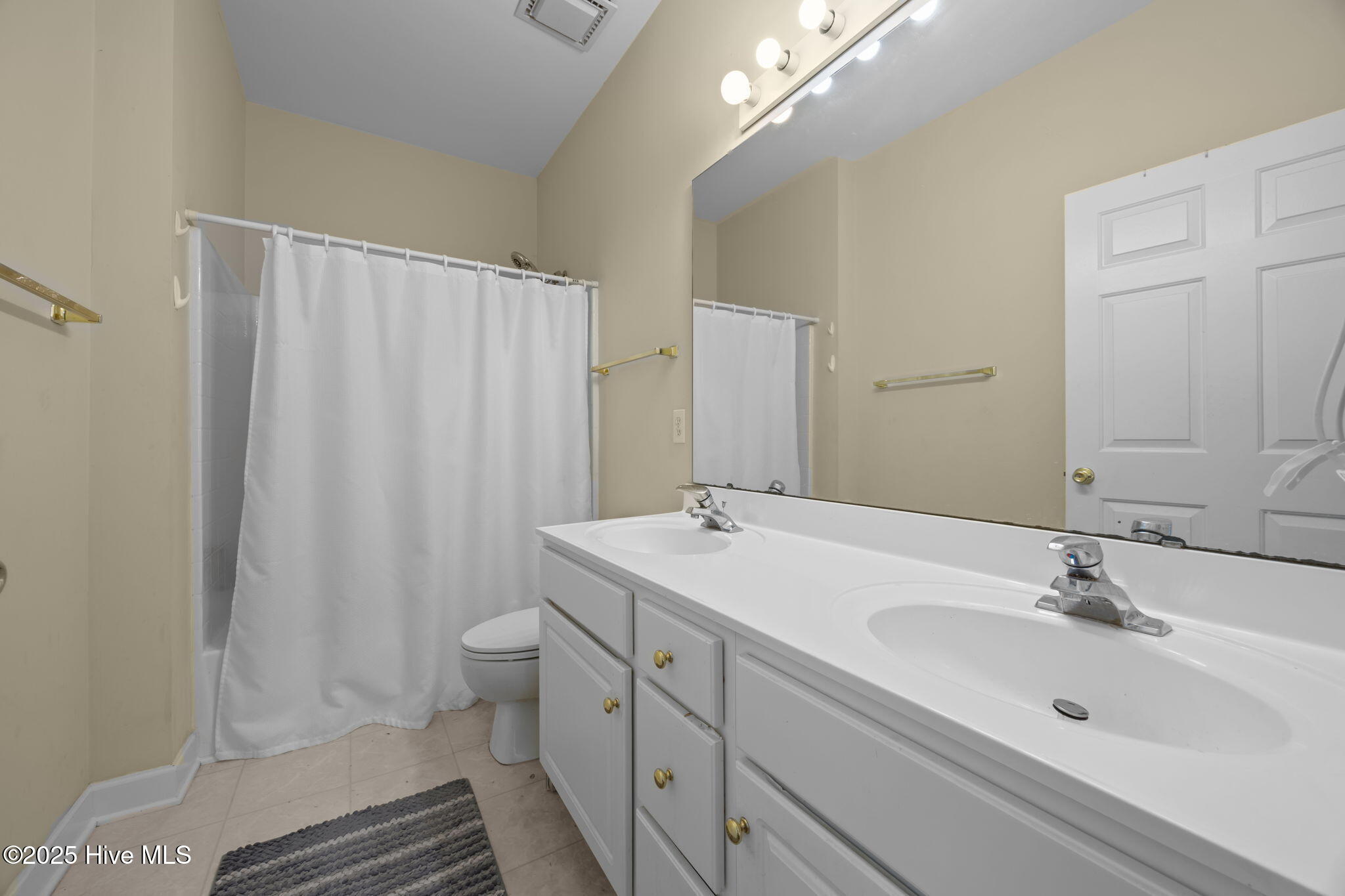 100532980 | Photo 24