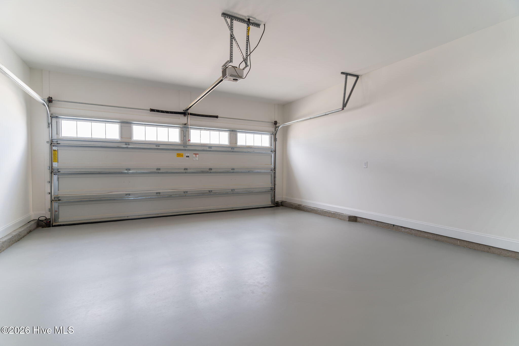 100556370 | Photo 25