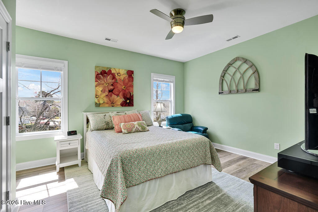 100561587 | Photo 31