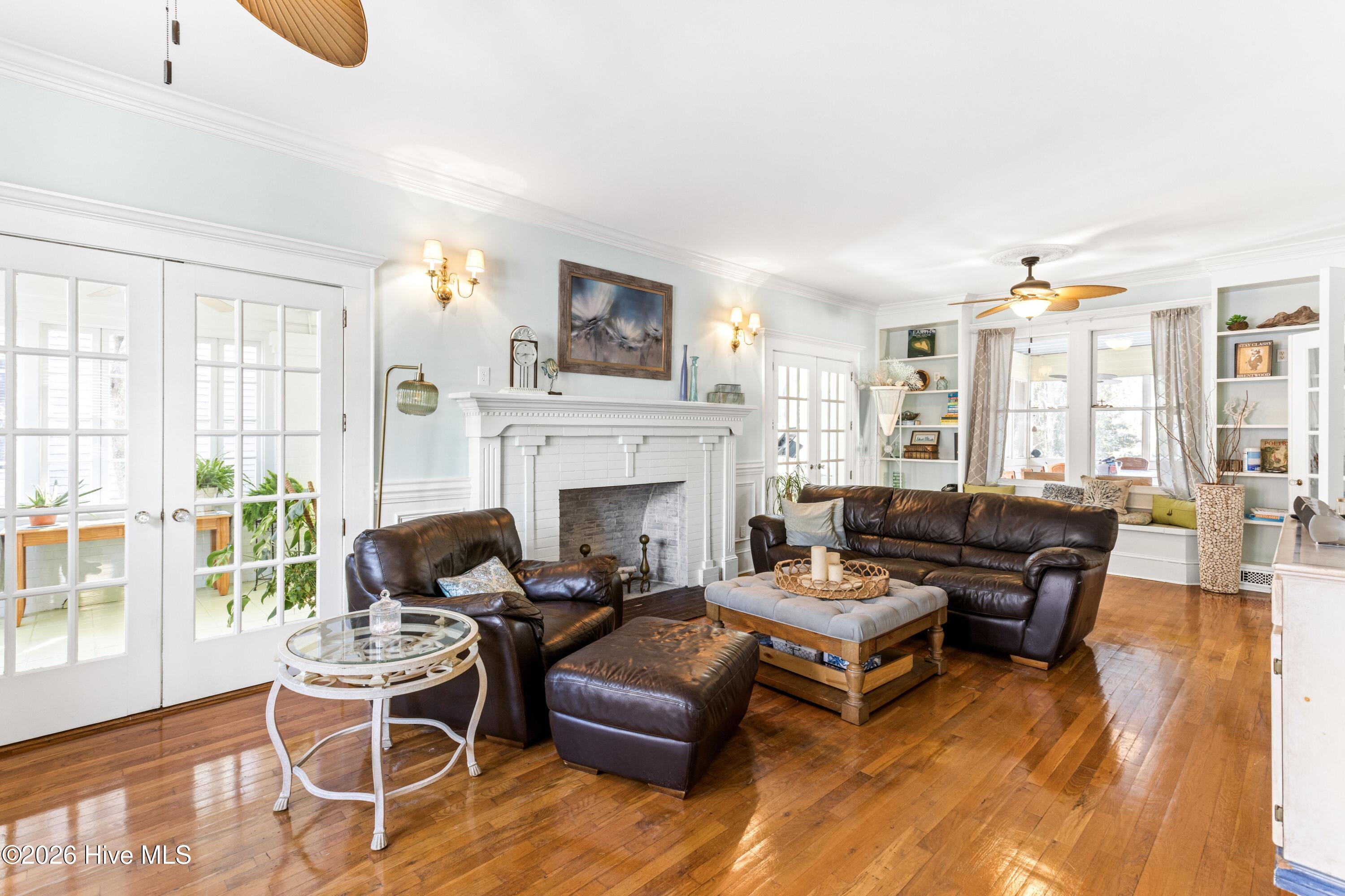 100560142 | Photo 12