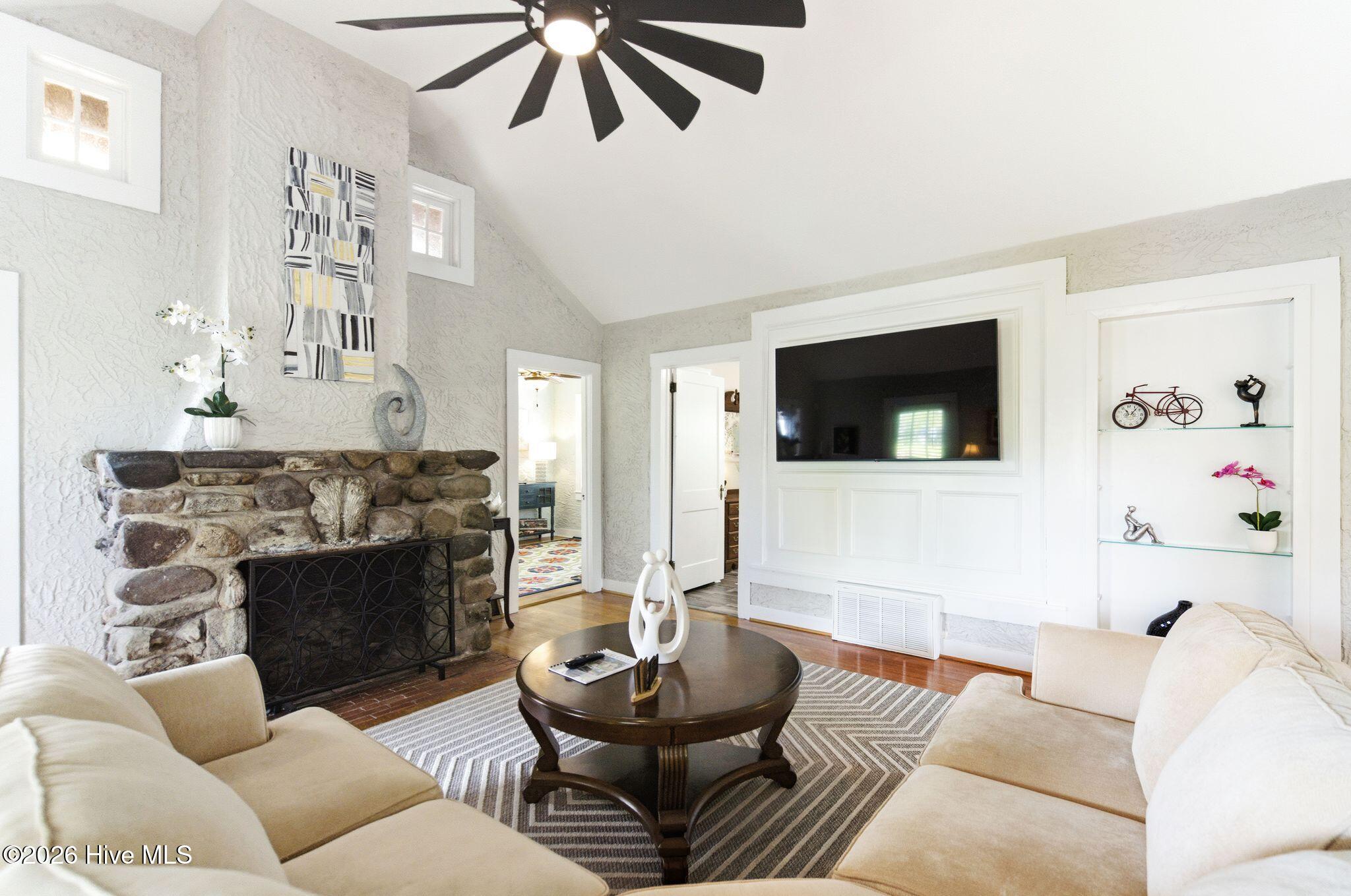 100565757 | Photo 13