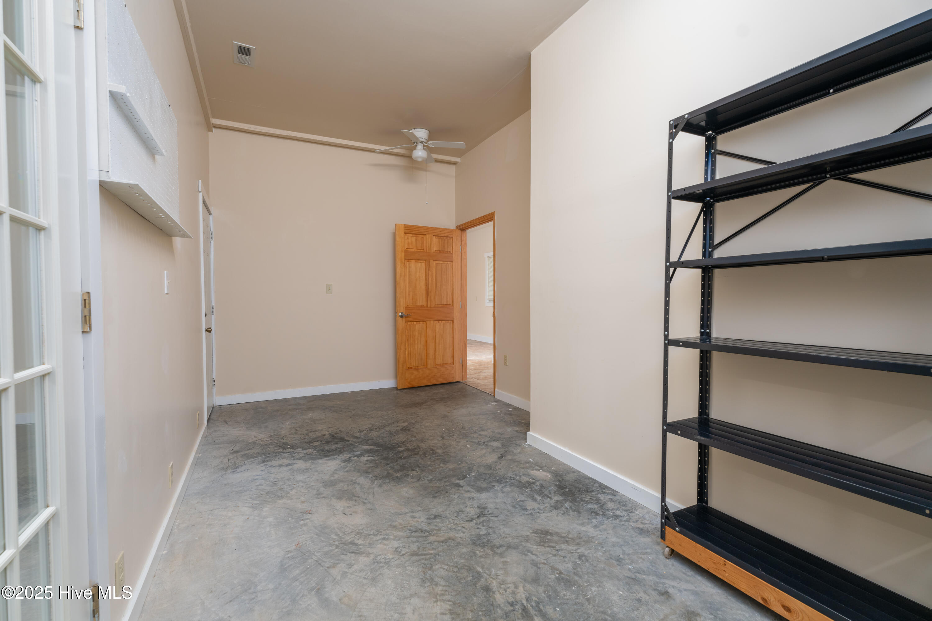 100543560 | Photo 14