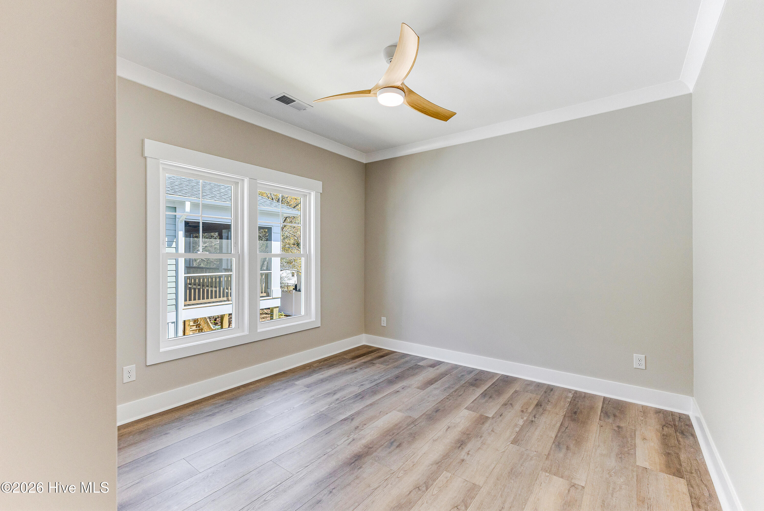 100564365 | Photo 24