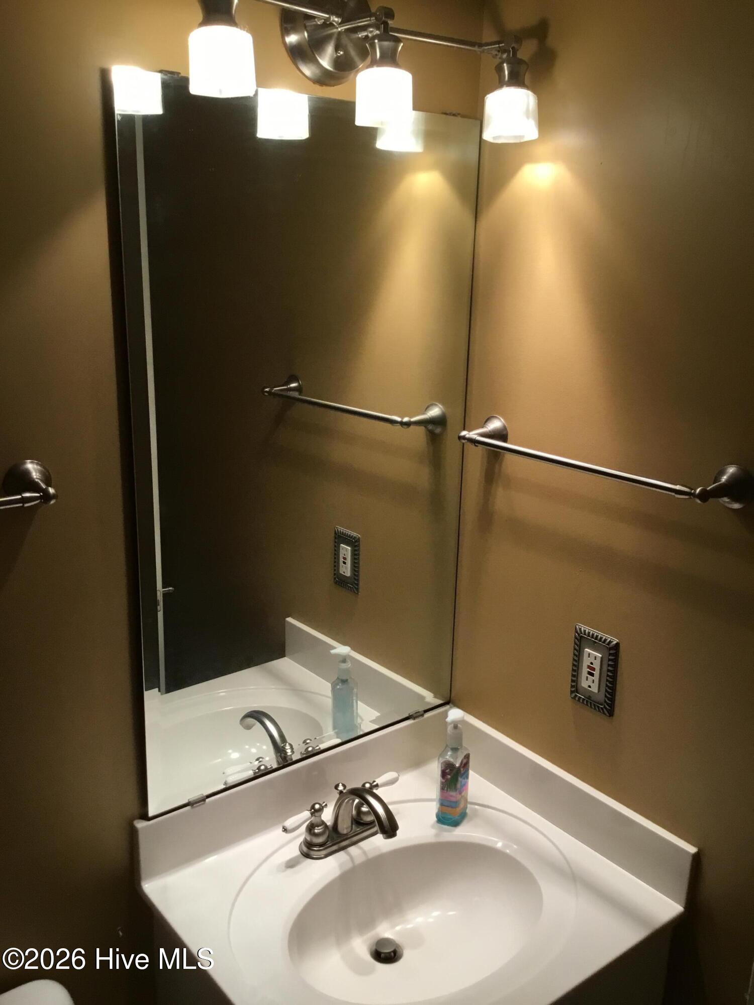 100556165 | Photo 12