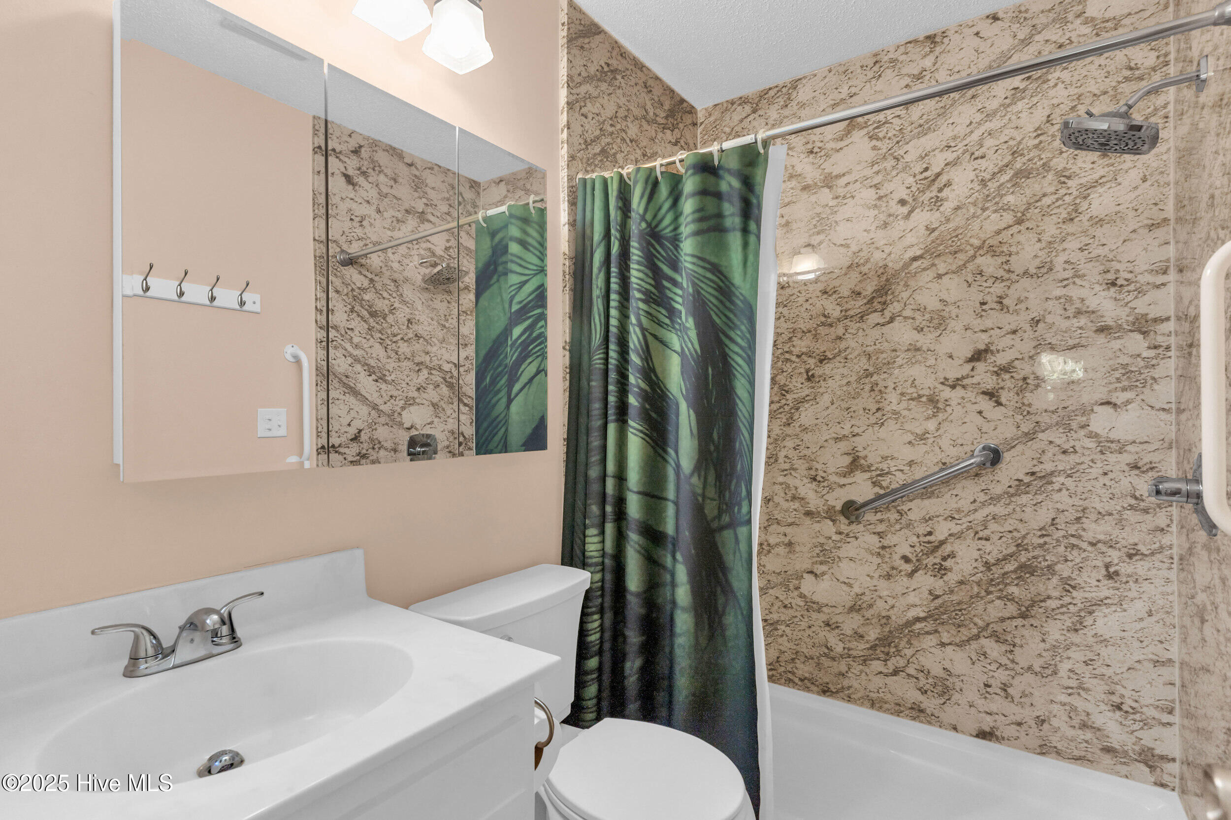 100546035 | Photo 17