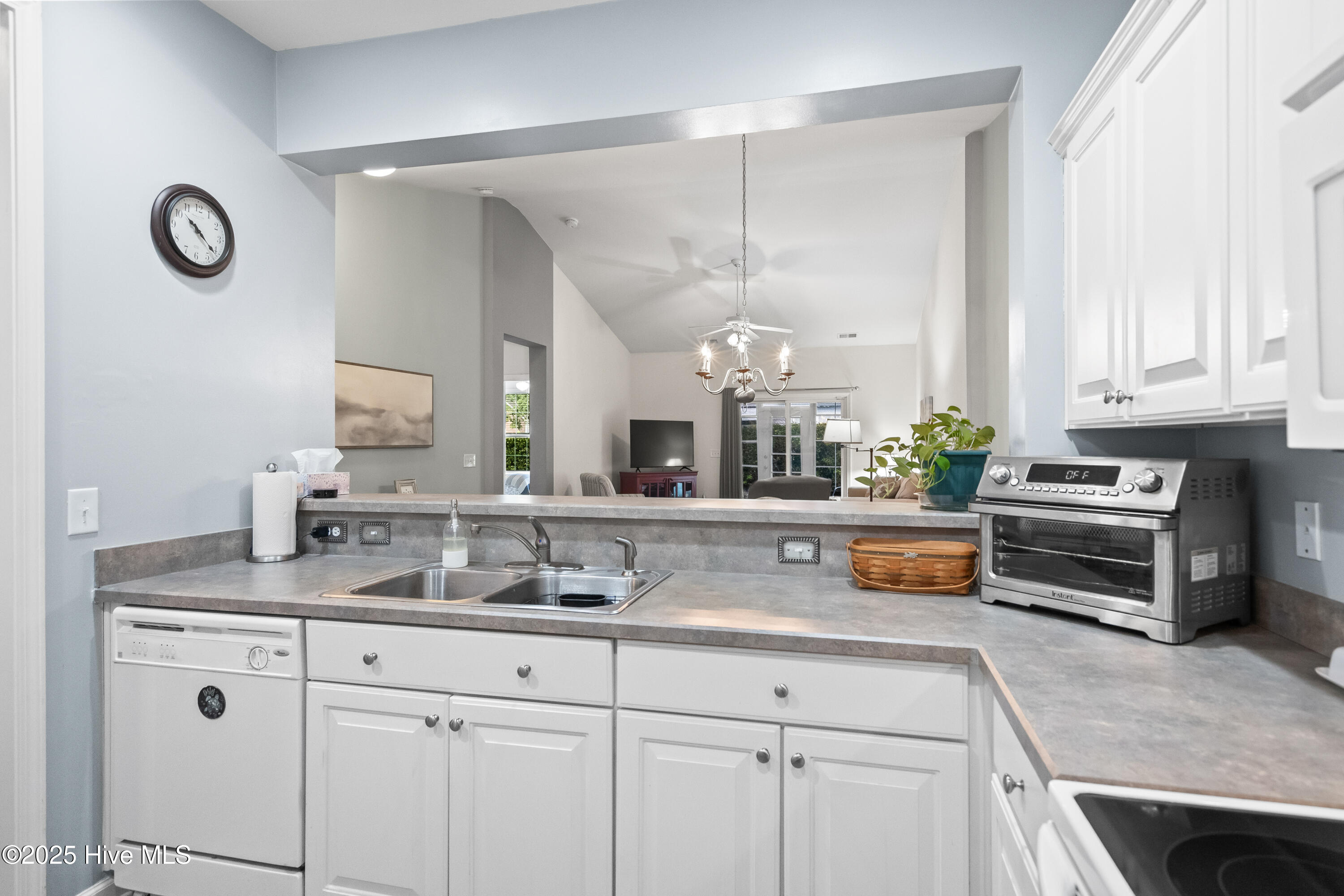 100552402 | Photo 14