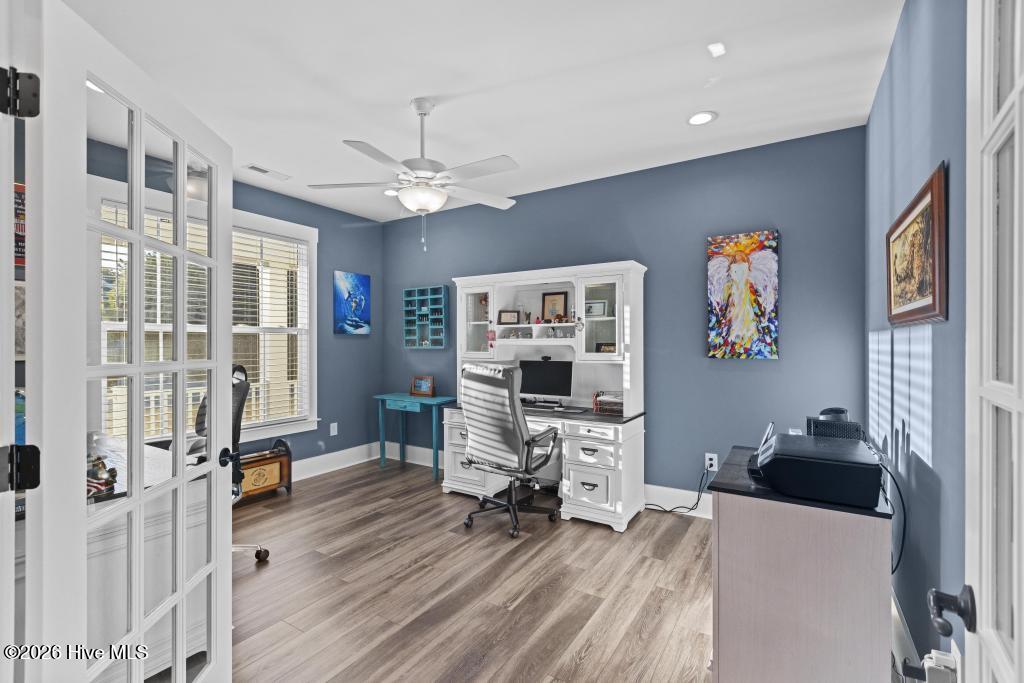 100569844 | Photo 49