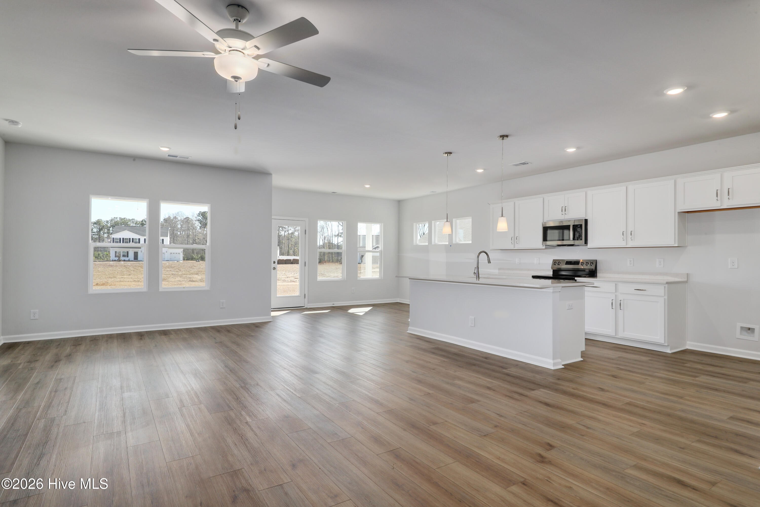 100520323 | Photo 19