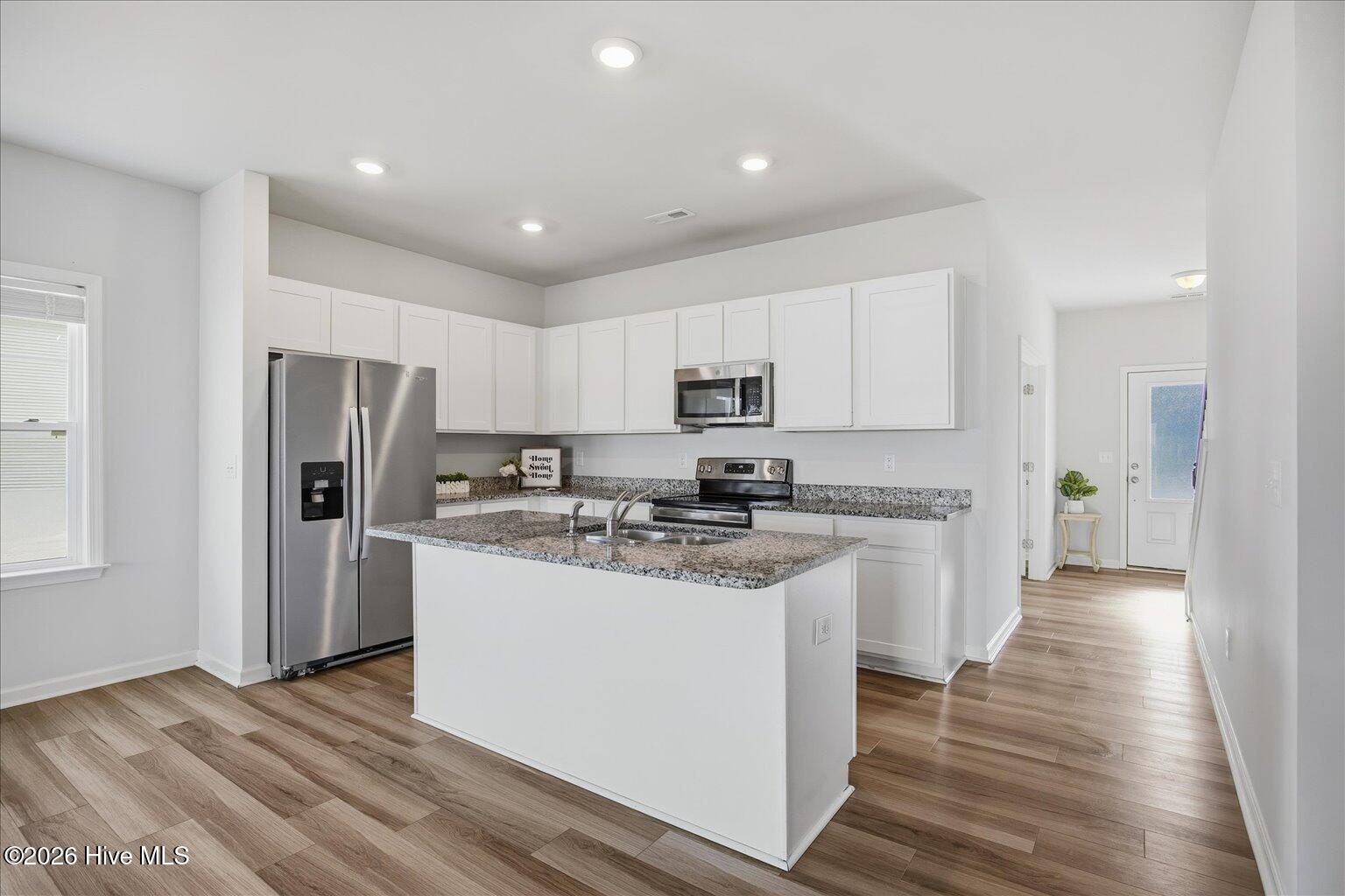 100548864 | Photo 20