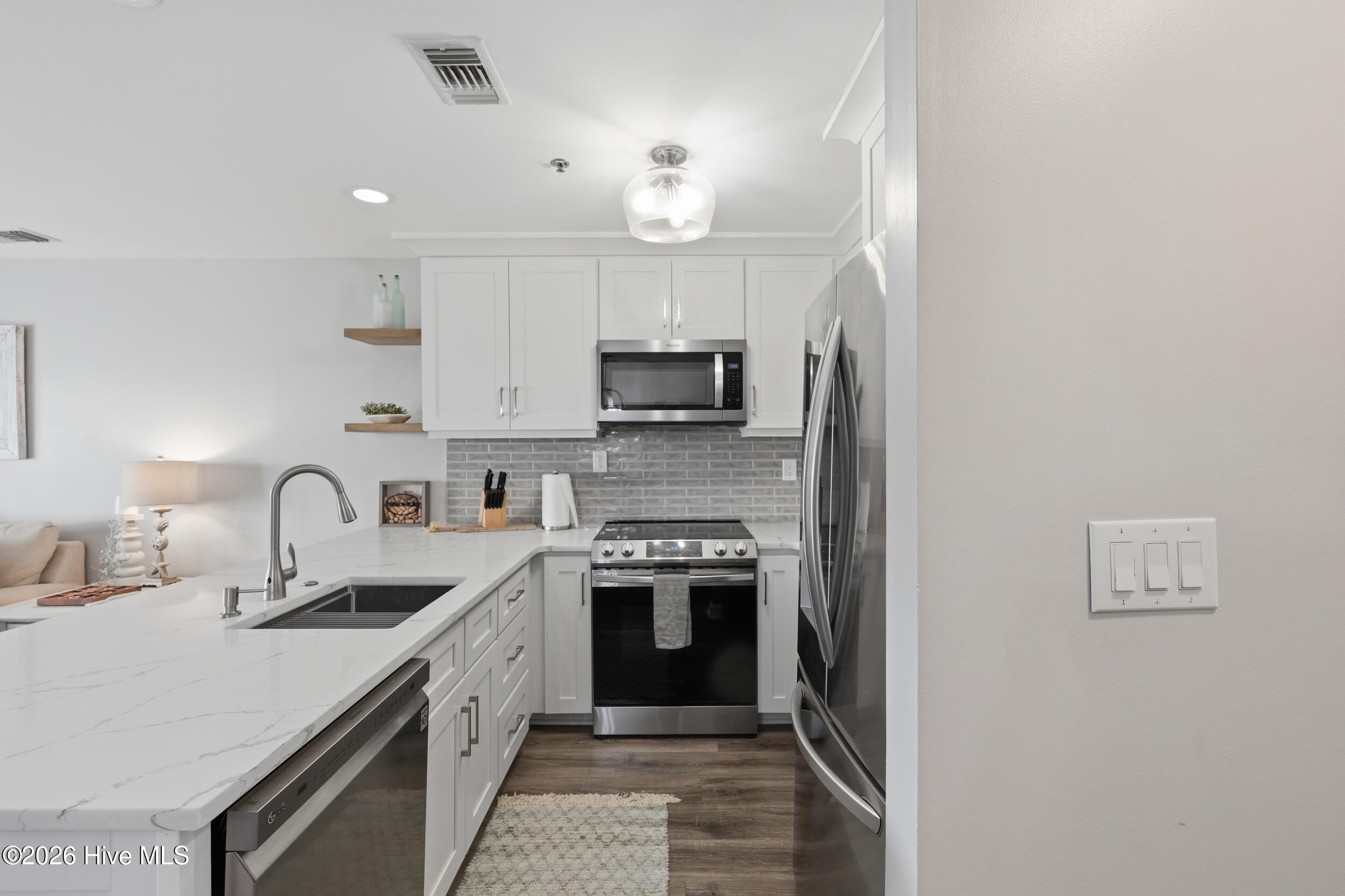 100560519 | Photo 23