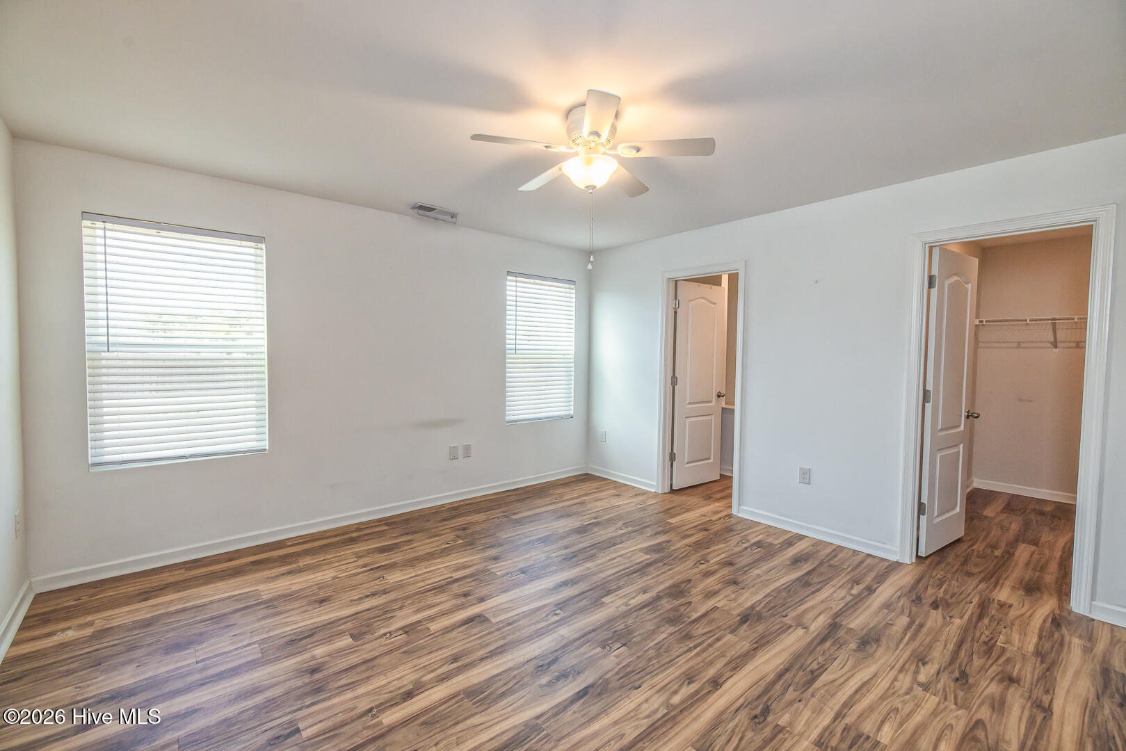 100558342 | Photo 28