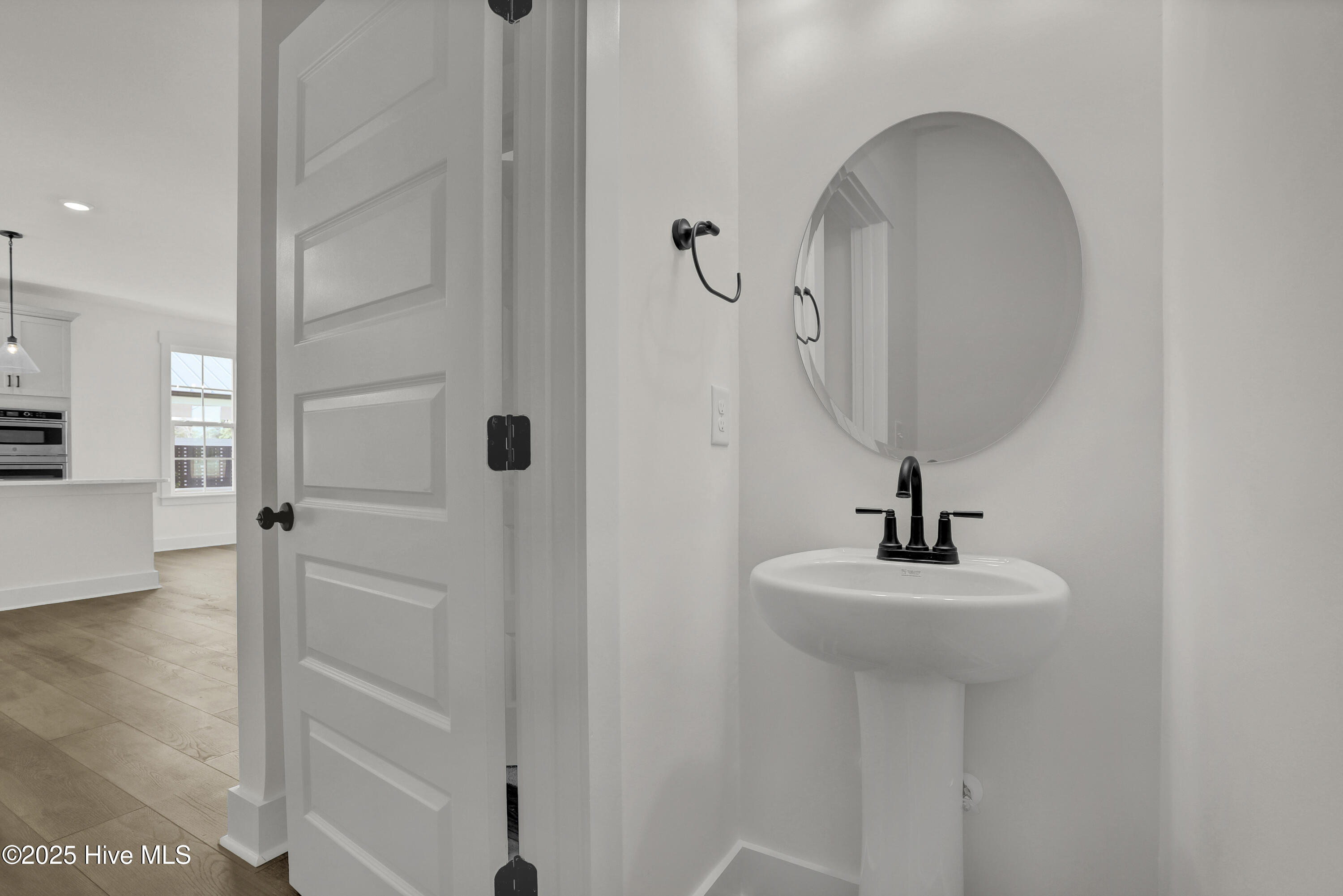 100519172 | Photo 13