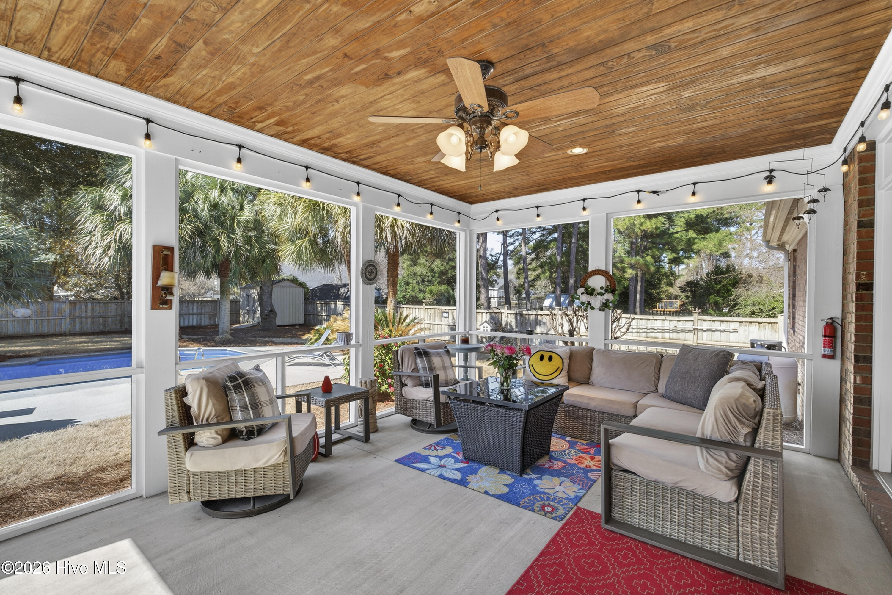 100557887 | Photo 72