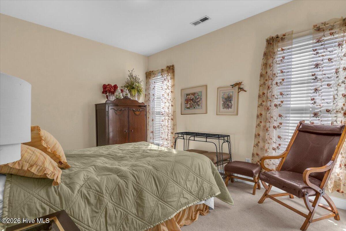 100548229 | Photo 18