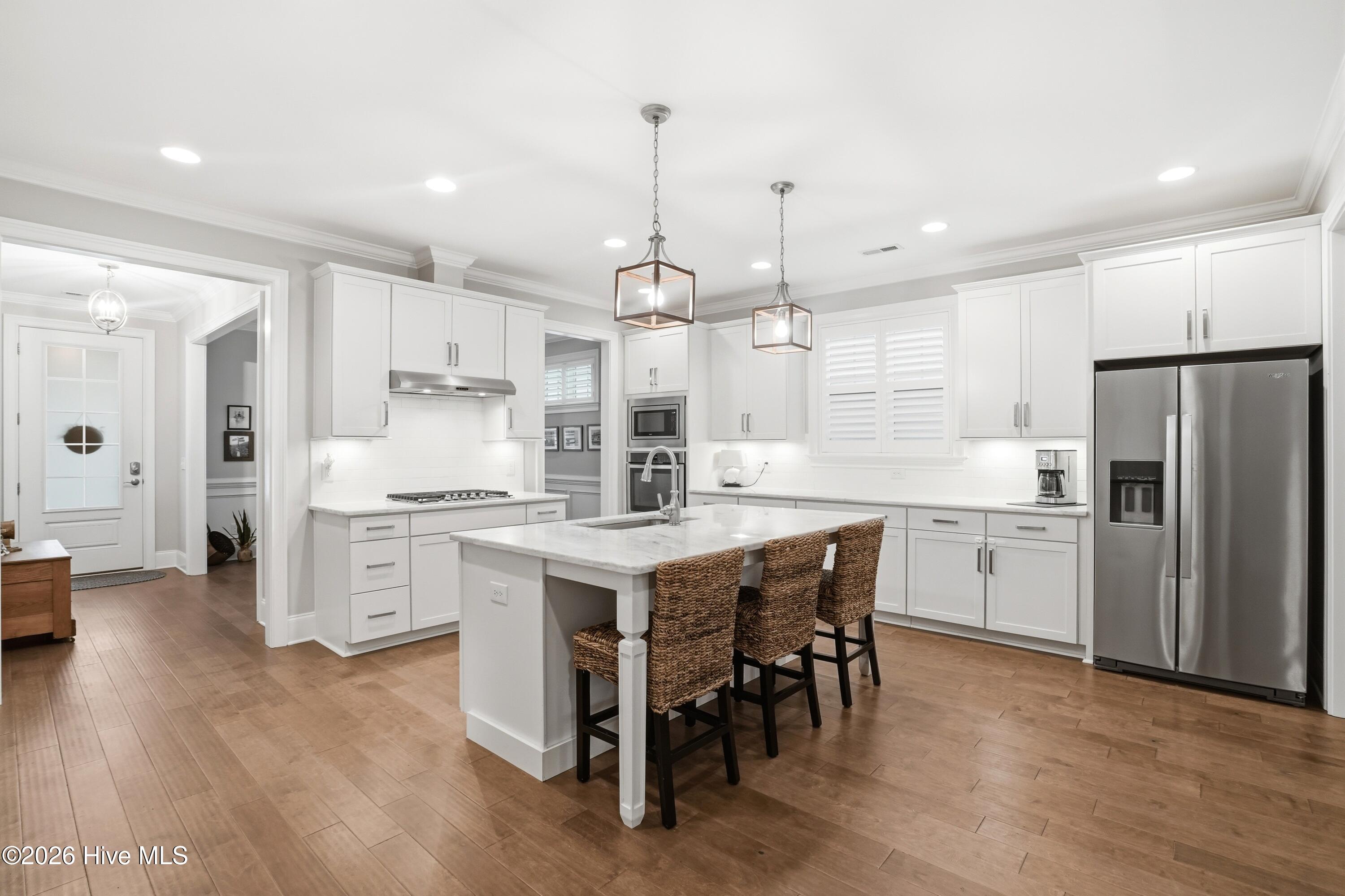 100561469 | Photo 22