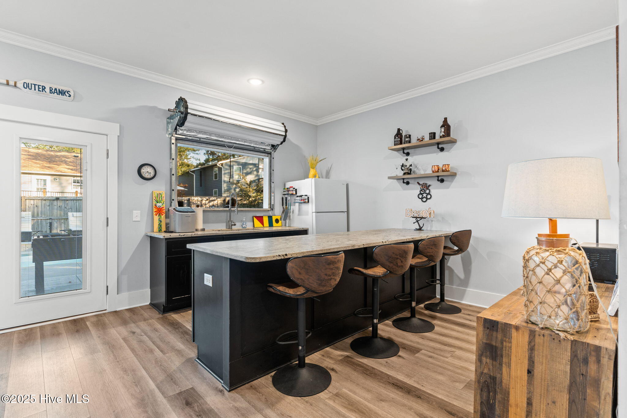 100542676 | Photo 38