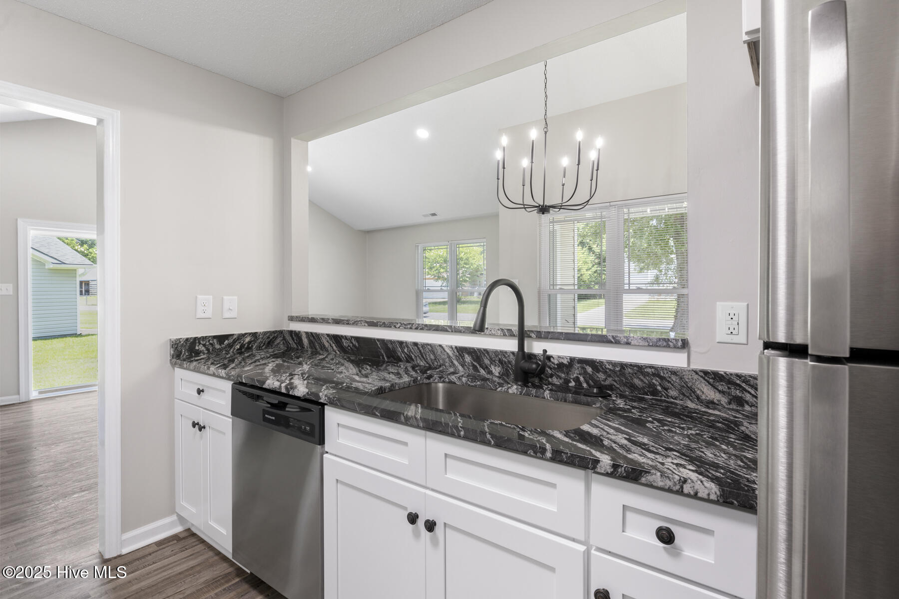 100548138 | Photo 10