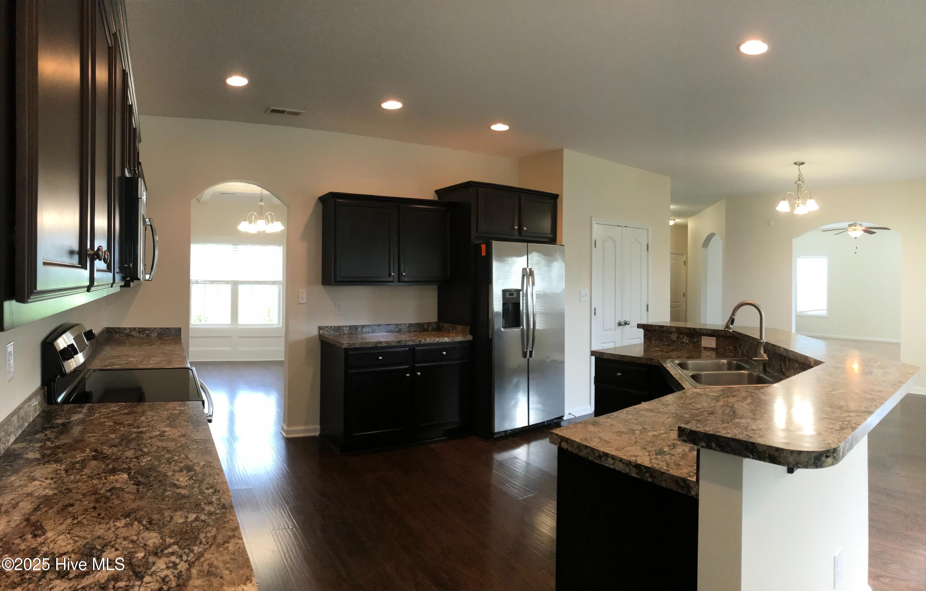 100544459 | Photo 13