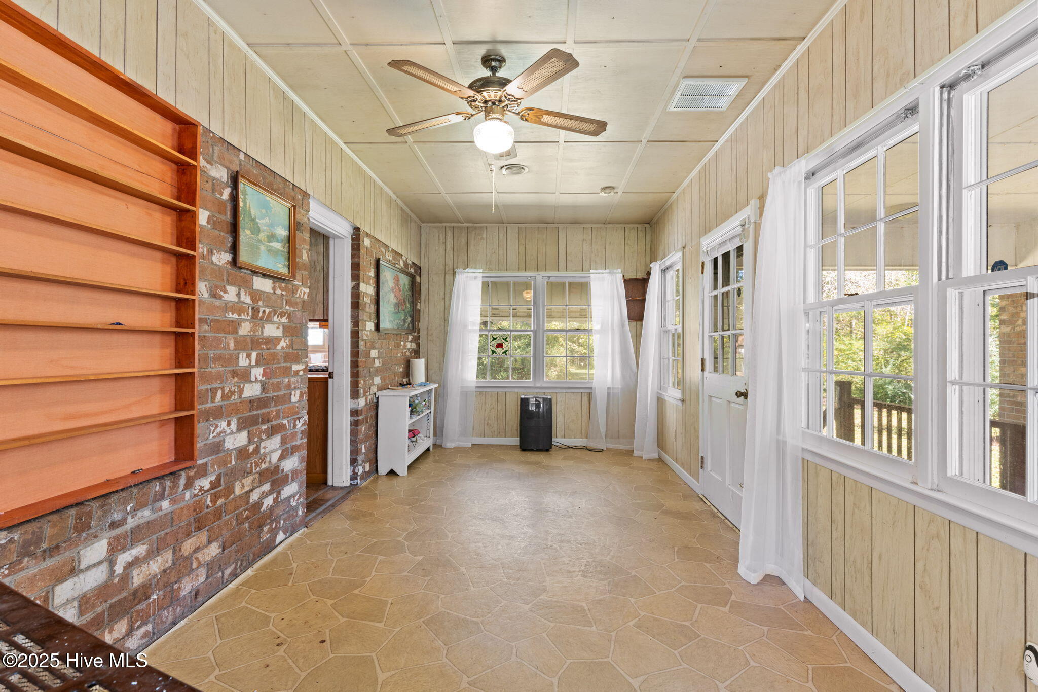 100537275 | Photo 20