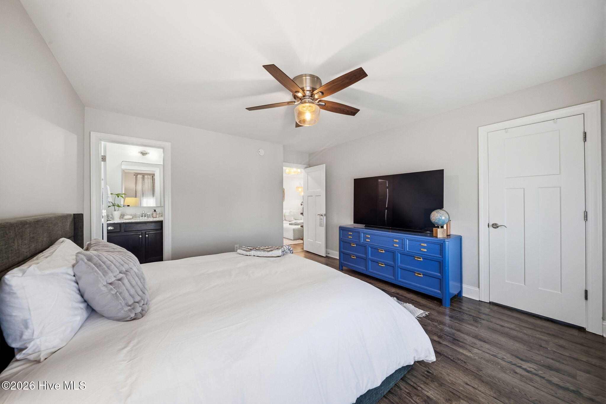 100565702 | Photo 26