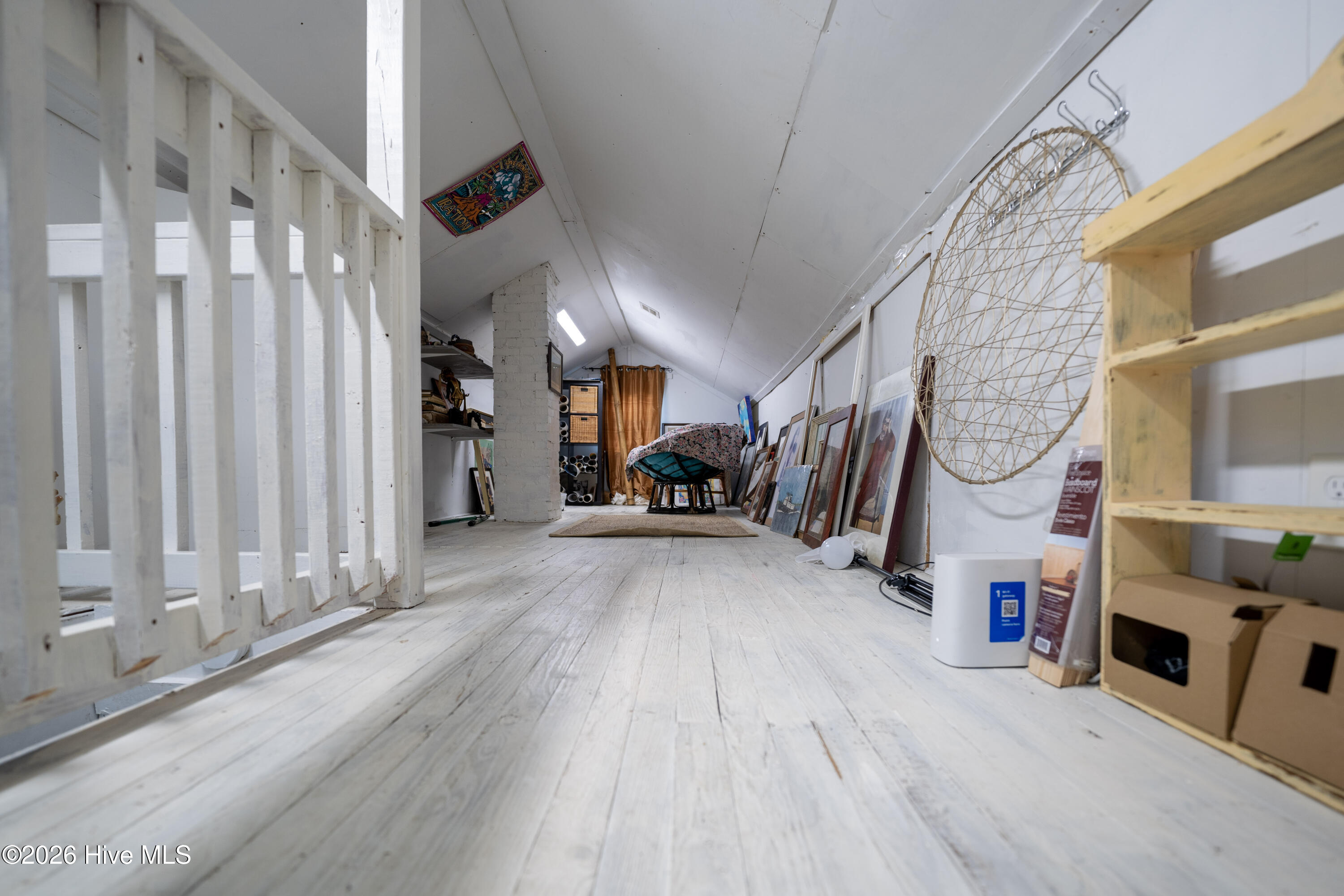 100567073 | Photo 23